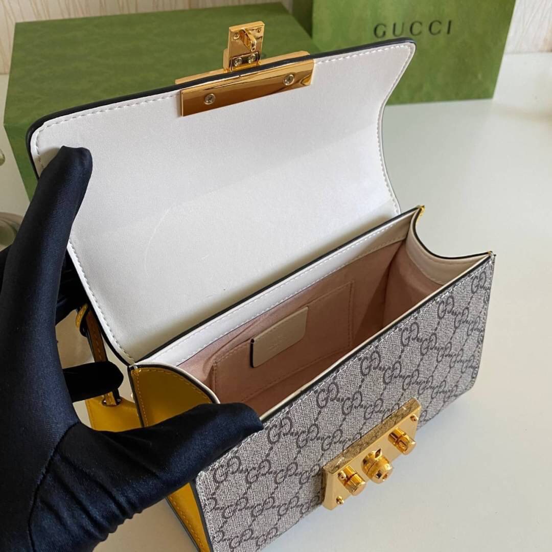 VIP GIFT 】หนังแท้ GUCCI Padlock small shoulder bag GG Supreme canvas กระเป๋าสะพายไหล่ขนาดกะทัดรัด เหมาะกับวันสบายๆ แต่ยังคงความหรูหราตามแบบฉบับแบรนด์ คุ้มค่าน่าใช้ งานจริงสวยมากๆ ค่ะ