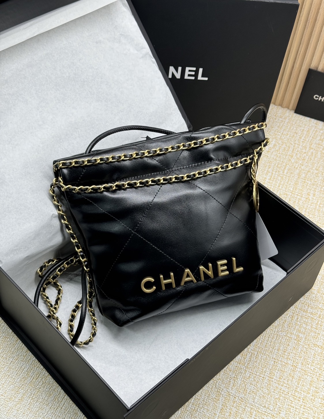 Chanel 22 Mini Handbag With Pearl Chain กระเป๋าทรงโท้ท เกรดออริ สลับแท้ 1:1 ใช้งานต่างประเทศได้