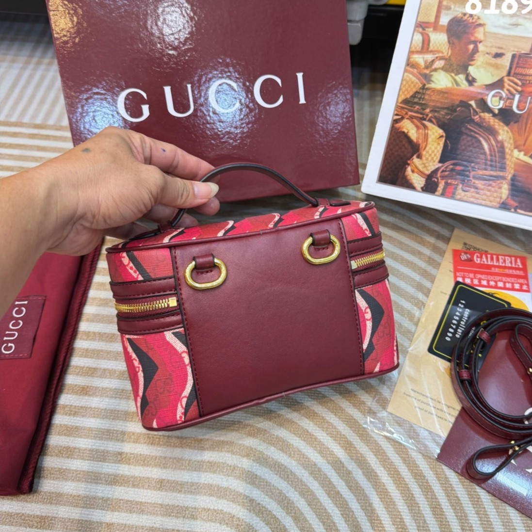 GUCCI Lunar New Year Printed super mini bag กระเป๋าสะพายทรงใหม่ สีแดงขับผิวรับทรัพย์ ลวดลายรูปงูในตำนานเสริมความงดงามสวยหรูโดดเด่นอย่างลงตัว