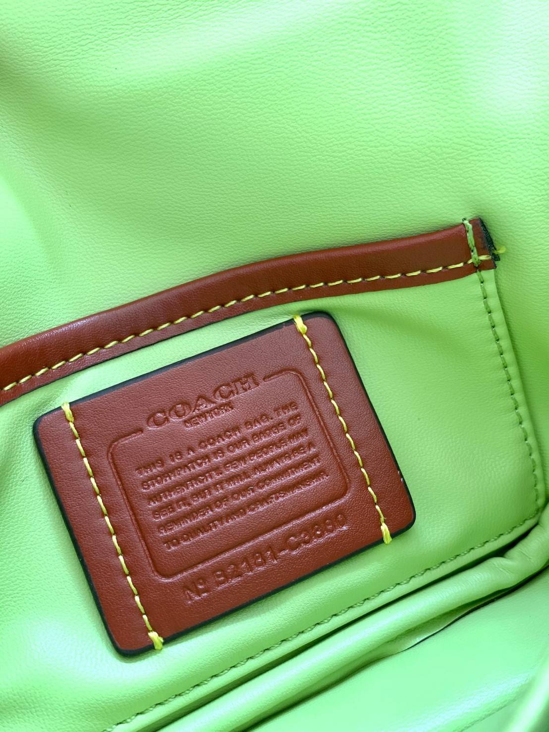 น้องสวยมากก สินค้าจริงสวยกว่าในรูป ไม่จกตาค่ะ! COACH PILLOW TABBY SHOULDER BAG 18 ((C3880)) 📣 พร้อมส่งที่ไทย คุณภาพเกินราคา! กระเป๋าหิ้ว//สะพายแบบครอสบอดี้ร์ 🔺หนัง nappa อย่างดี หนานิ่ม นุ่มมากๆ หลงรักน้องแน่นอน ✔️ใช้โลโก้แบรนด์รุ่น