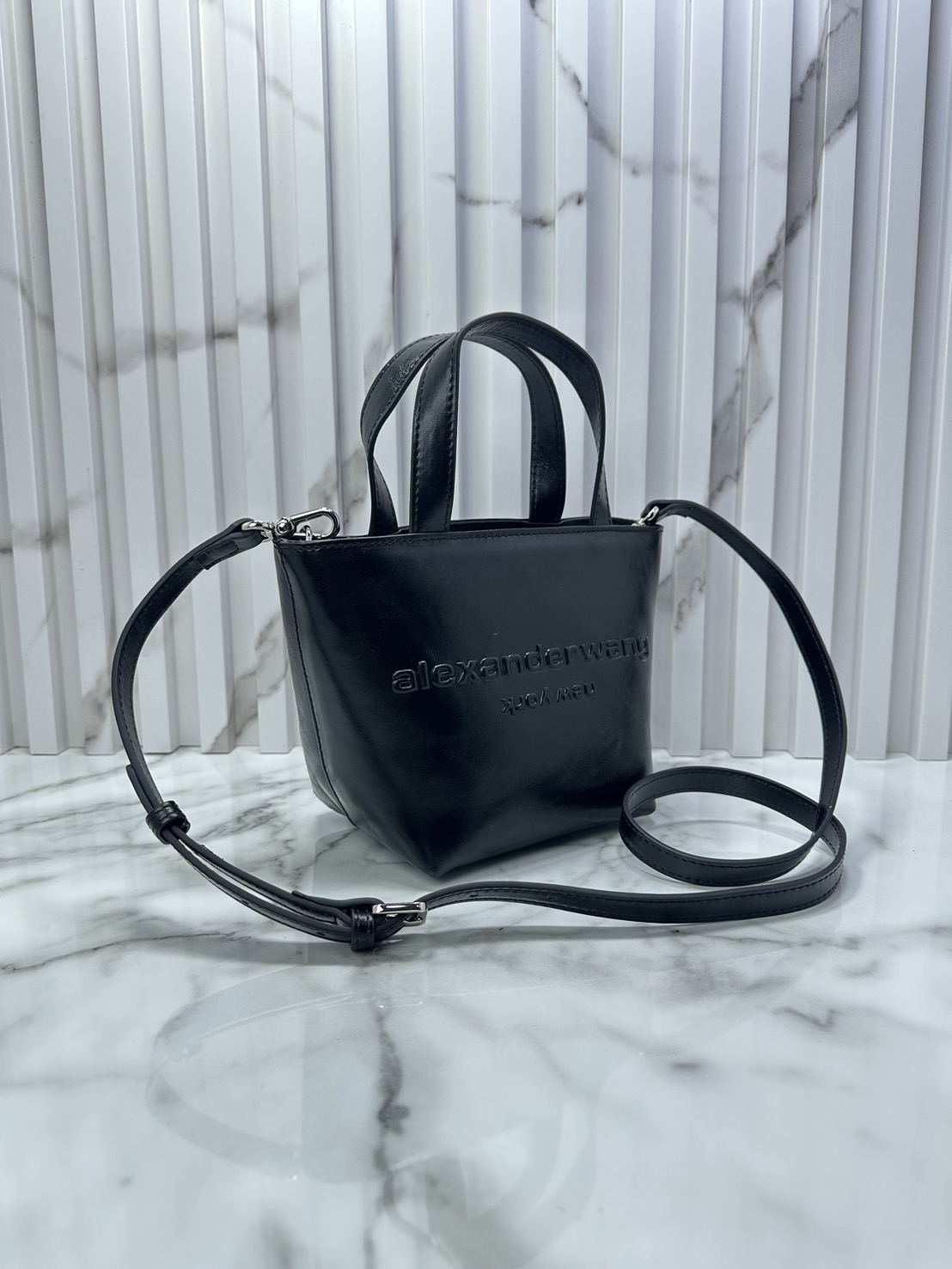 ALEXANDER WANG Punch Mini Tote Bag in Crackle Patent Leather กระเป๋าทรงโท้ท งานหนังลายยับเต็มใบ เกรดออริ 1:1 ใช้งานต่างประเทศได้