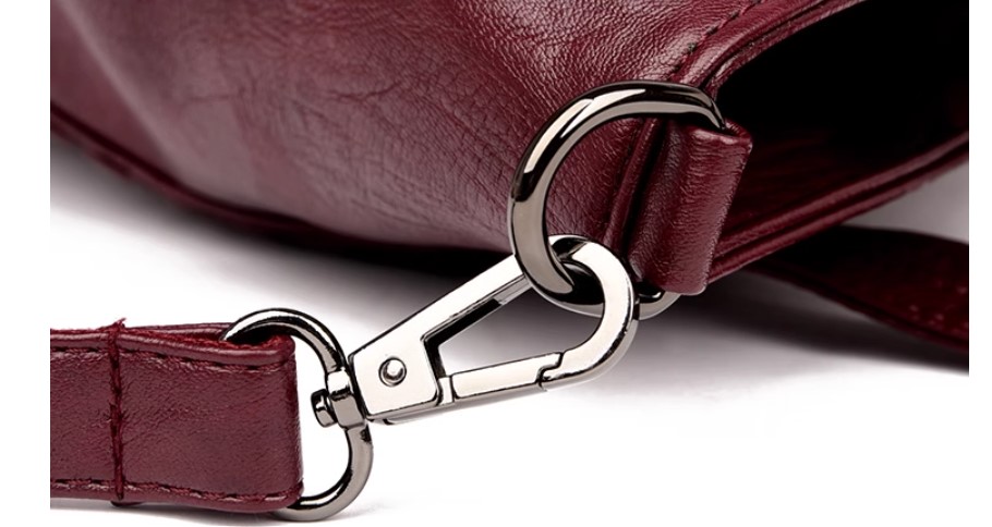 กระเป๋าสะพายข้าง กระเป๋าผู้หญิง หนังแกะ หนังนิ่ม สีดำ เงาสวย กระเป๋าถือ ใบใหญ่ ปากกว้าง แบบมีดีไซน์ ใส่ของได้เยอะ 382929