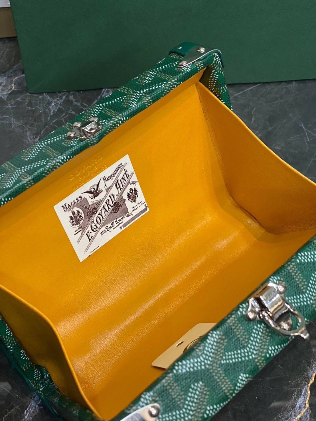 ORI หนังแท้ | Goyard Minaudière Trunk Bag กระเป๋าสะพายทรงแมสเซ็นเจอร์ เป็นคลัตช์ได้ในใบเดียว น้ำหนักเบา ทรงกล่องดีไซน์ใช้งานง่าย สวยหรู