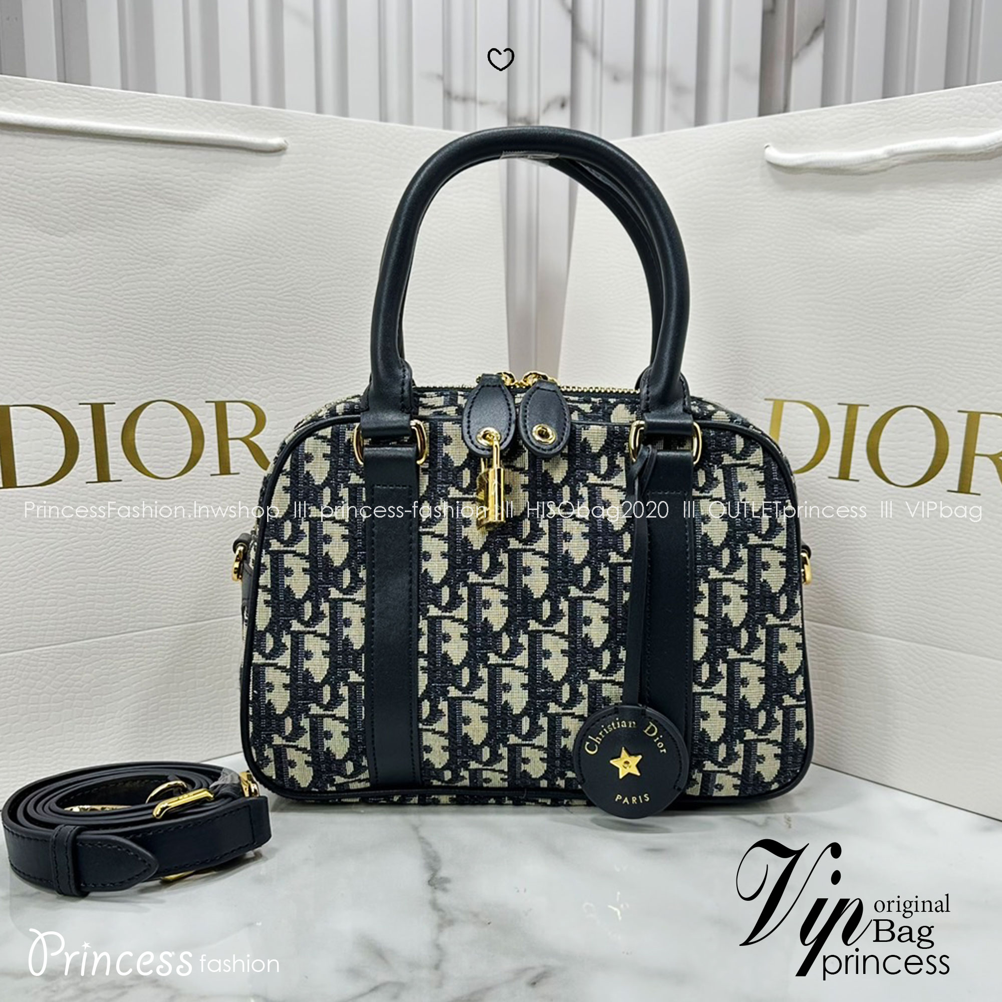 DIOR D-Vibe Bowling Bag Oblique jacquard fabric in blue กระเป๋าทรงหมอน ทรงโบว์ลิ่งทันสมัยและปราดเปรียว ใช้งานง่ายจุของได้เยอะ สวยงามเป็นเอกลักษณ์ เกรดท็อปไฮเอน 1:1 ใช้งานต่างประเทศได้