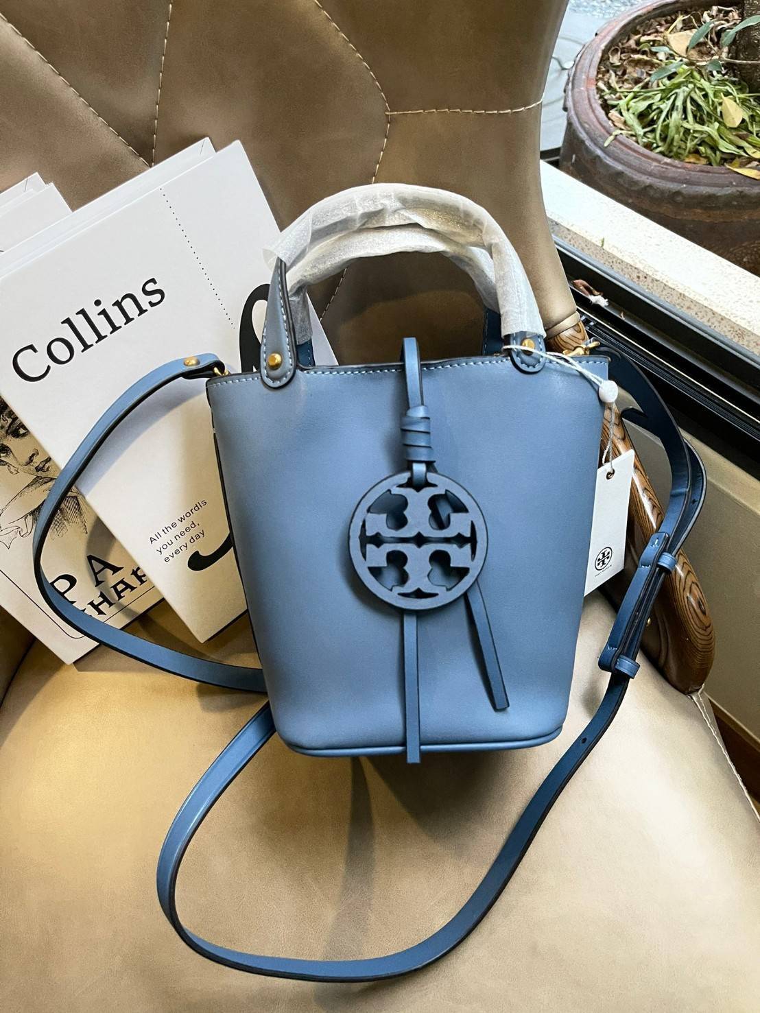 ของแท้ 💯% Tory burch miller mini bucket bag กระเป๋าทรงคลาสสิคจากTory burch มาพร้อมกับรูปทรงถัง ขนาดน่ารักกำลังดี
