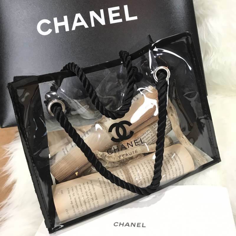 Best Gift Ideas!!! ห้ามพลาด! SET หายาก..น่าใช้น่าสะสม! Must Have! New Chanel VIP Beaute Clear Transparent Cosmetic Bag & Chanel Cosmetic Hard Case Square With Zip พรีเมี่ยมกิ้ฟของแท้ Limited Edition จากผลิตภัณฑ์ Chanel Lelift ของแท้นำเข้าจากเคาเตอร์ต่างปร