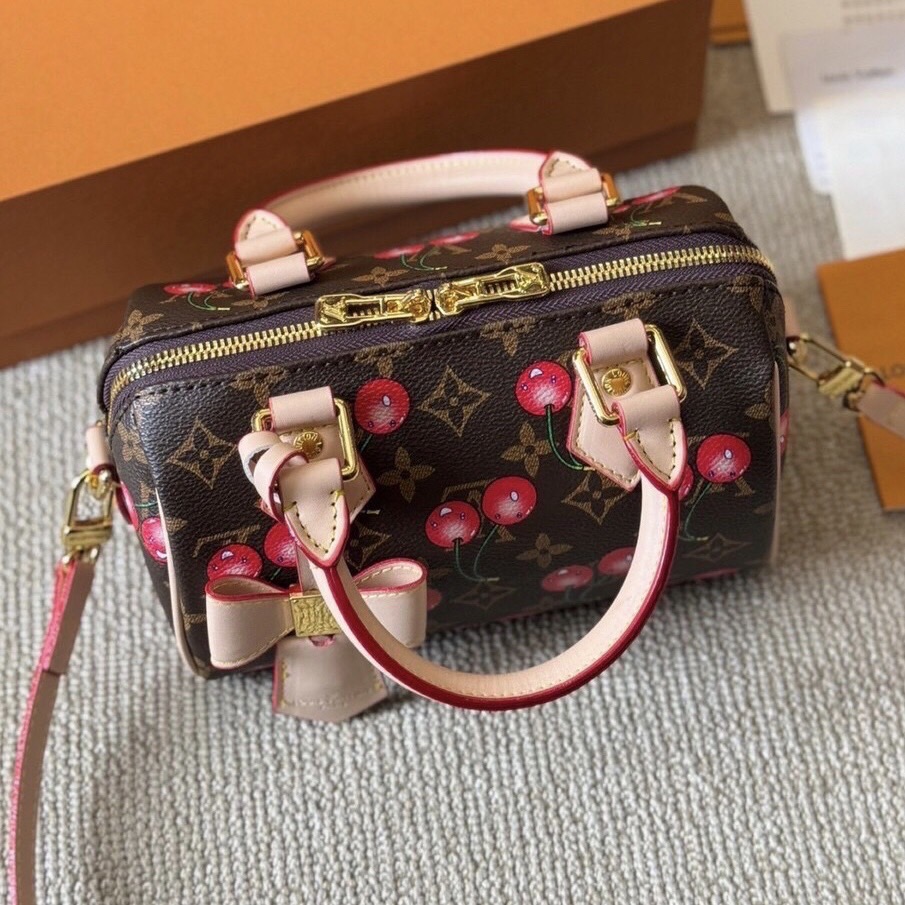 LV x TM speedy bandouliere 20 bag Monogram Cherry กระเป๋าทรงหมอนใบเล็ก คอลแสนสดใสด้วยการตกแต่งลายพิมพ์ รุ่นดอกไม้หลากสี และเชอรี่ มาพร้อมกุญแจล็อค ขนาดกำลังดี กะทัดรัด