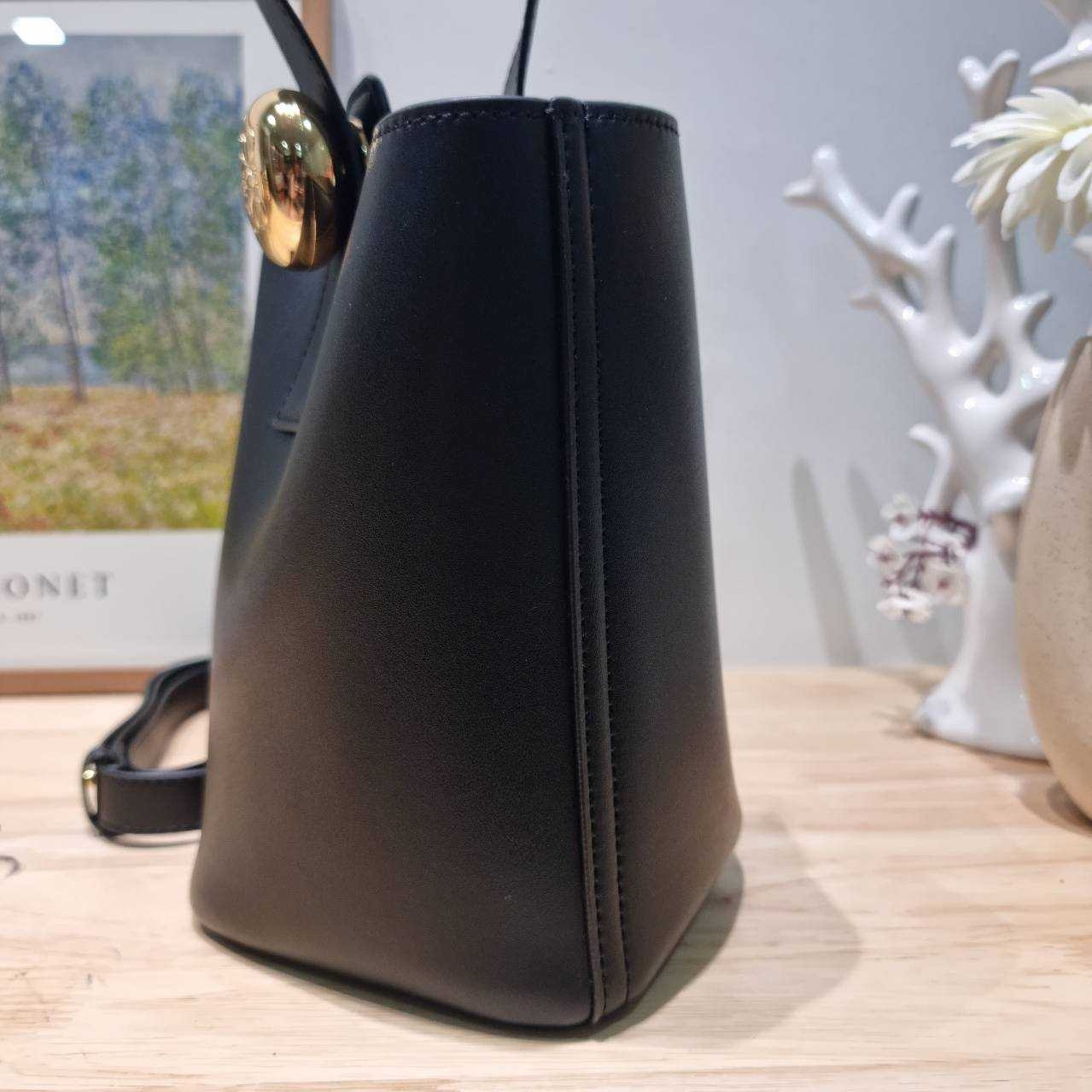 LOEWE MINI PEPBLE BUCKET IN MELLOW กระเป๋าทรงบัคเก็ต รูปทรงสวยใช้งานง่าย กิมมิคหรูหราสุดๆ