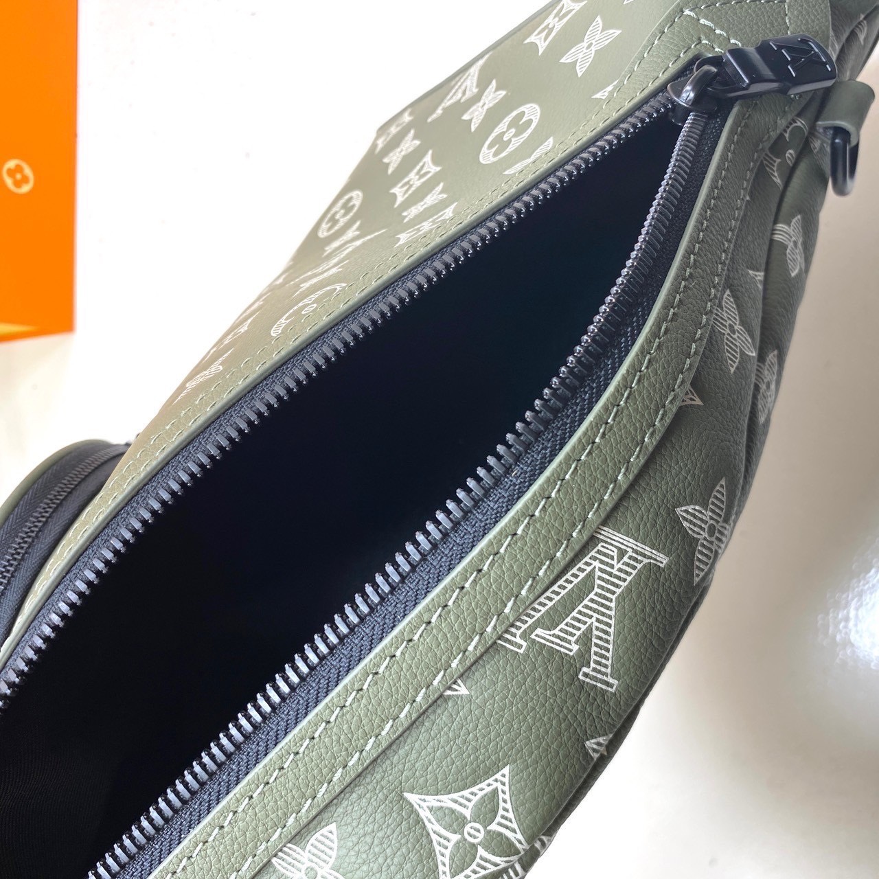 TOP ORI หนังแท้ | LV Duo Slingbag / LV Belt Bag กระเป๋าคาดอกดีไซน์ใหม่ สปอร์ตและดูหรูในตัว รูปทรงใช้งานง่ายได้ทุกลุค ที่สุดของไอเท็มขายดี