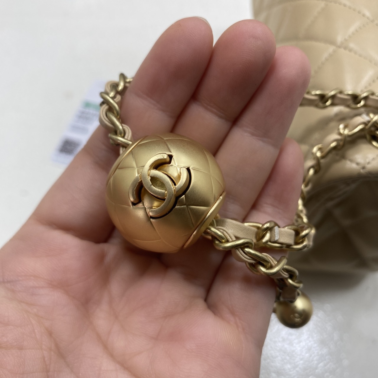 ORI หนังแท้ | Chanel Classic Flap Bag กระเป๋าสะพายรุ่นคลาสสิก สายประดับบอลโลโก้สวยหรูอะไหล่สีทองสวยงาม