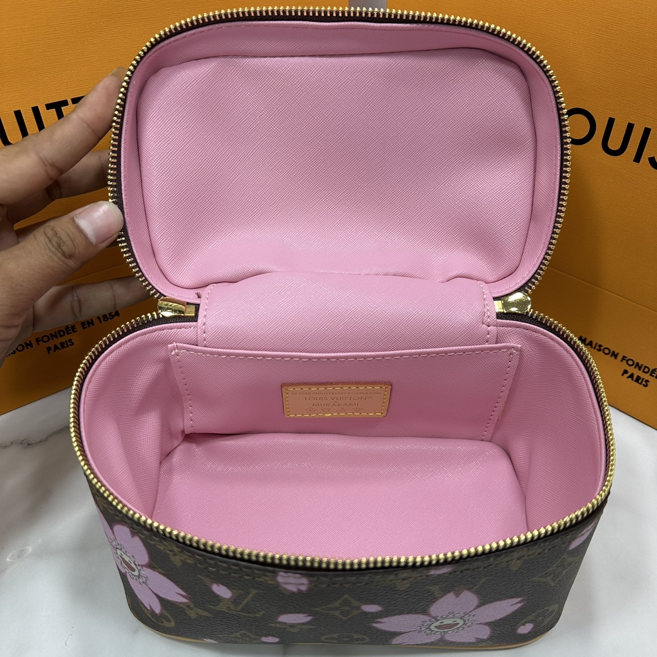 ORI หนังแท้ | คอลใหม่ดอกไม้แสนหวาน LV x TM Cherry Blossom bag กระเป๋าสะพายดีไซน์คลาสสิครุ่นสุดปัง ปรับลุคให้มีชีวิตชีวาด้วยลายดอกไม้เชอรี่บลอสซั่ม คอลใหม่สุดเอ็กซ์คลูซีฟ