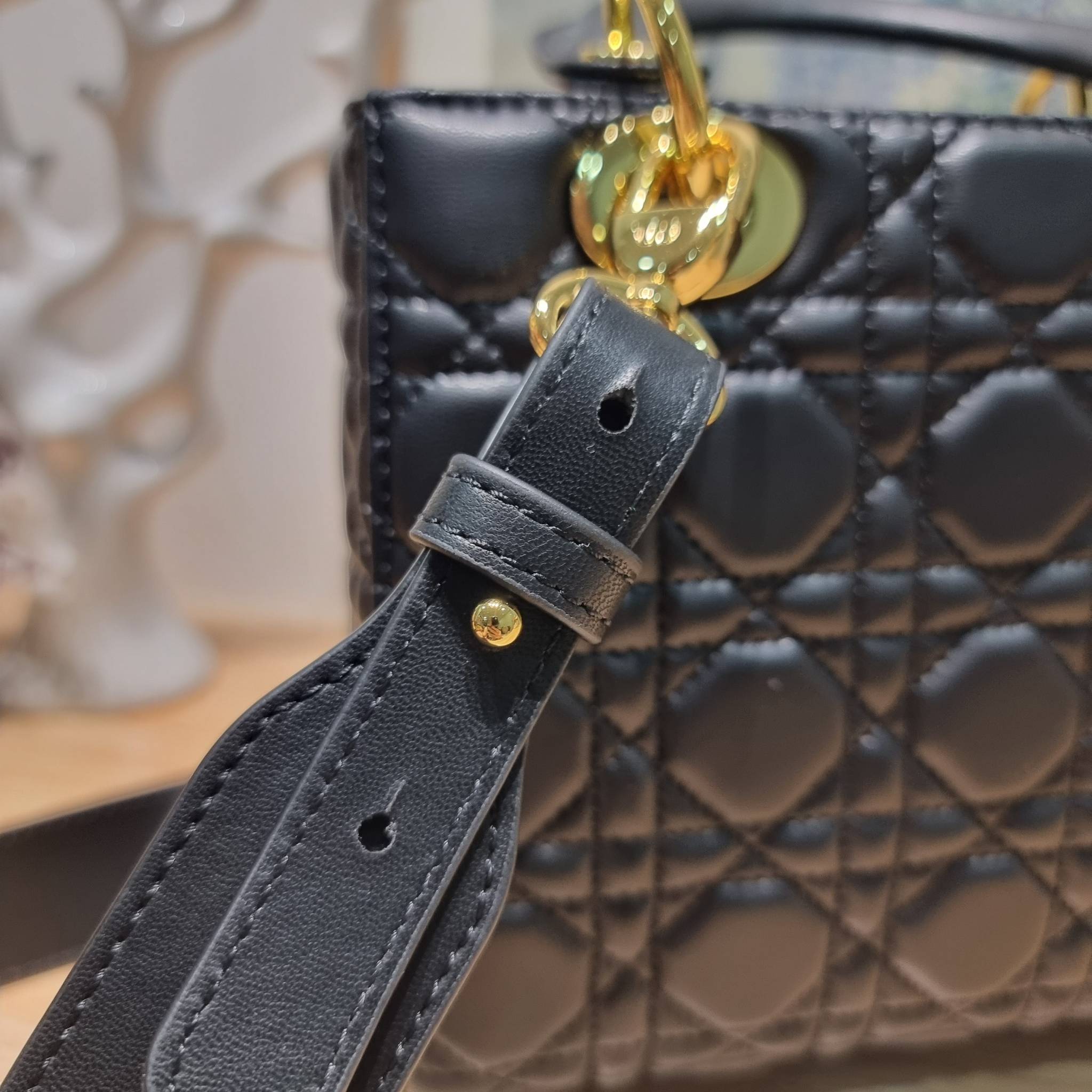 SMALL LADY DIOR MY ABCDIOR BAG Black Cannage / CD LADY BAG พร้อมส่ง กระเป๋าสะพายข้างสุดฮอต ดีไซน์เรียบง่าย แต่แฝงไปด้วยความหรูหรา ทรงกล่องคลาสสิค โดดเด่นด้วยพวงกุญแจอะไหล่สีทอง