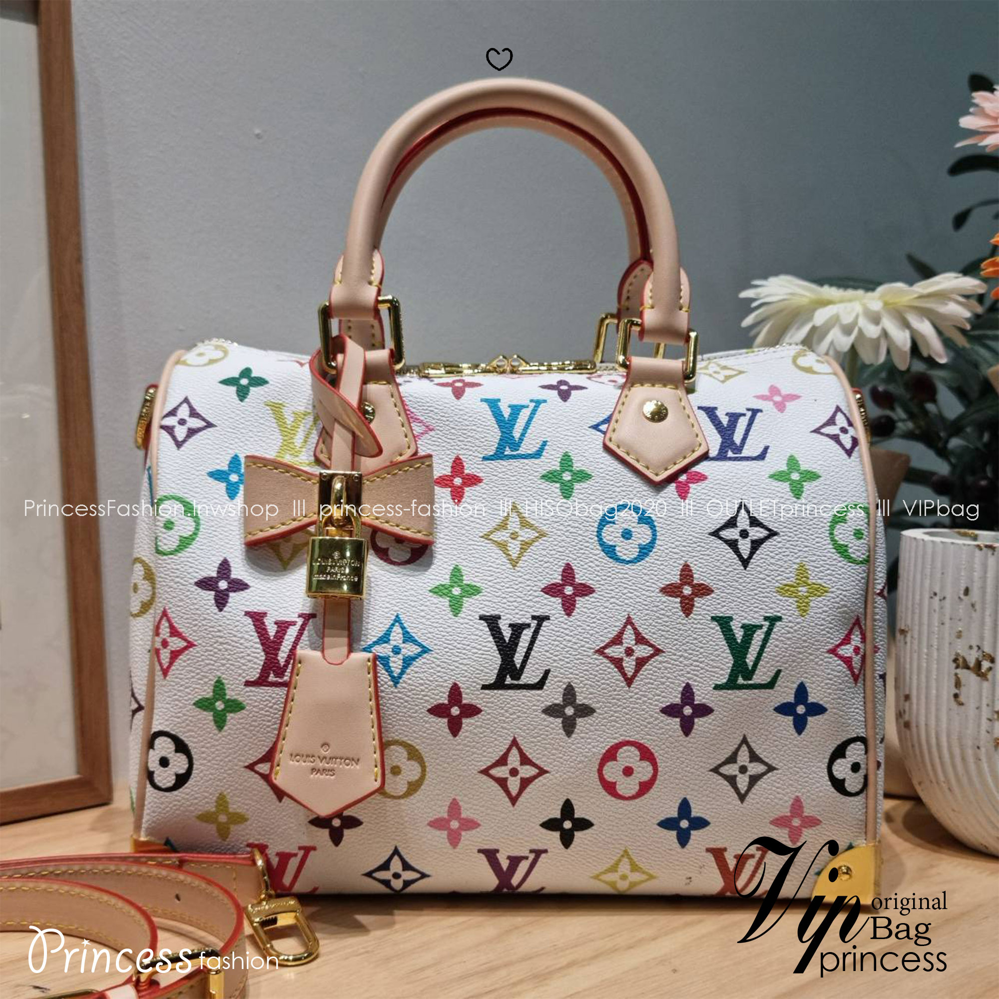 LV x TM speedy bandouliere 25 bag กระเป๋าทรงหมอน รุ่นท็อปฮิต กับดีไซน์ใหม่ต้อนรับฤดูร้อน โดดเด่นด้วยการตกแต่งลายพิมพ์ไม่เกร่อ โทนสีสดใสสะดุดตา มาพร้อมพวงหนังห้อยและมีกุญแจล็อค