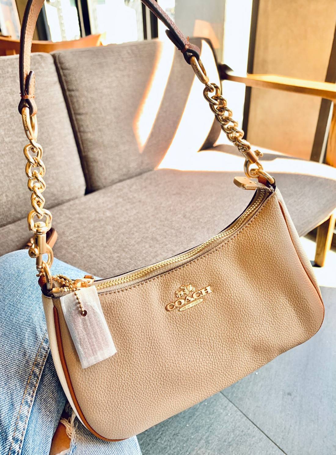 พร้อมส่งครบสี สวยทุกสีเลยค่า😘 ((CA173//CA209//CA548)) COACH TERI SHOULDER BAG 🔹กระเป๋าทรงพอช ในรูปแบบหนังแท้ หนังนิ่มสวยมากค่ะ