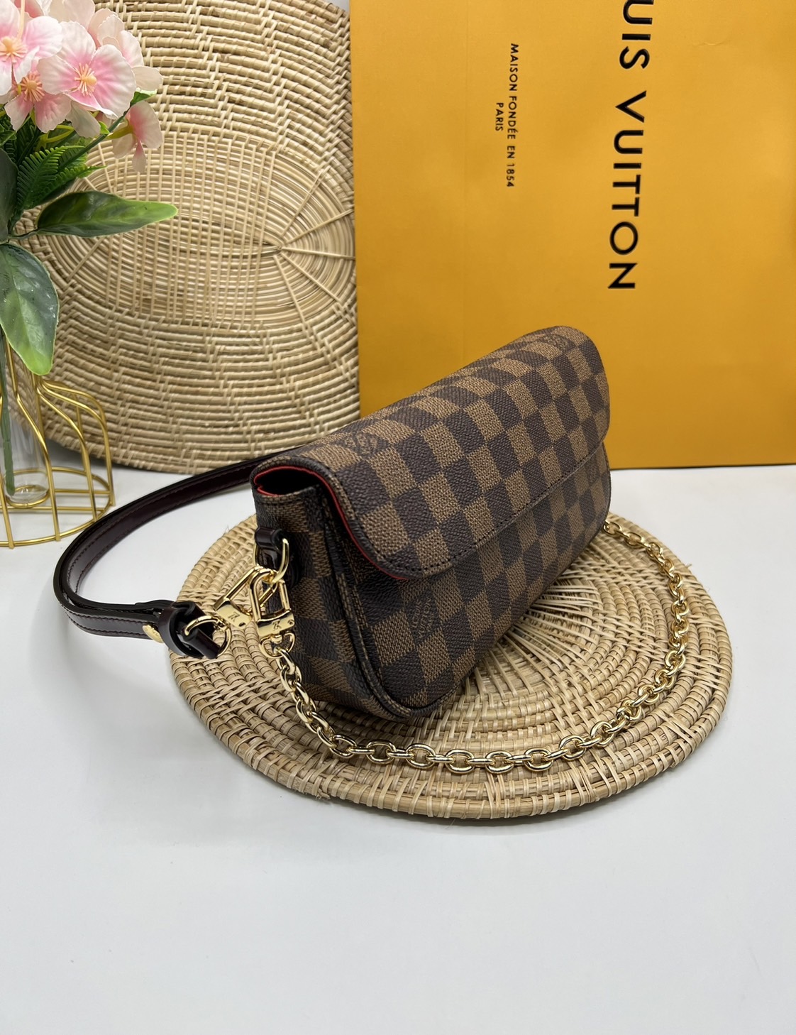 LV Wallet on Chain Ivy / LV IVY BAG กระเป๋าสะพายรุ่นยอดนิยม ใช้งานได้ทั้งธีมกลางวันและกลางคืน สวยหรู ดูแพงที่ถูกต้องมาก เกรดออริ 1:1 ใช้งานต่างประเทศได้