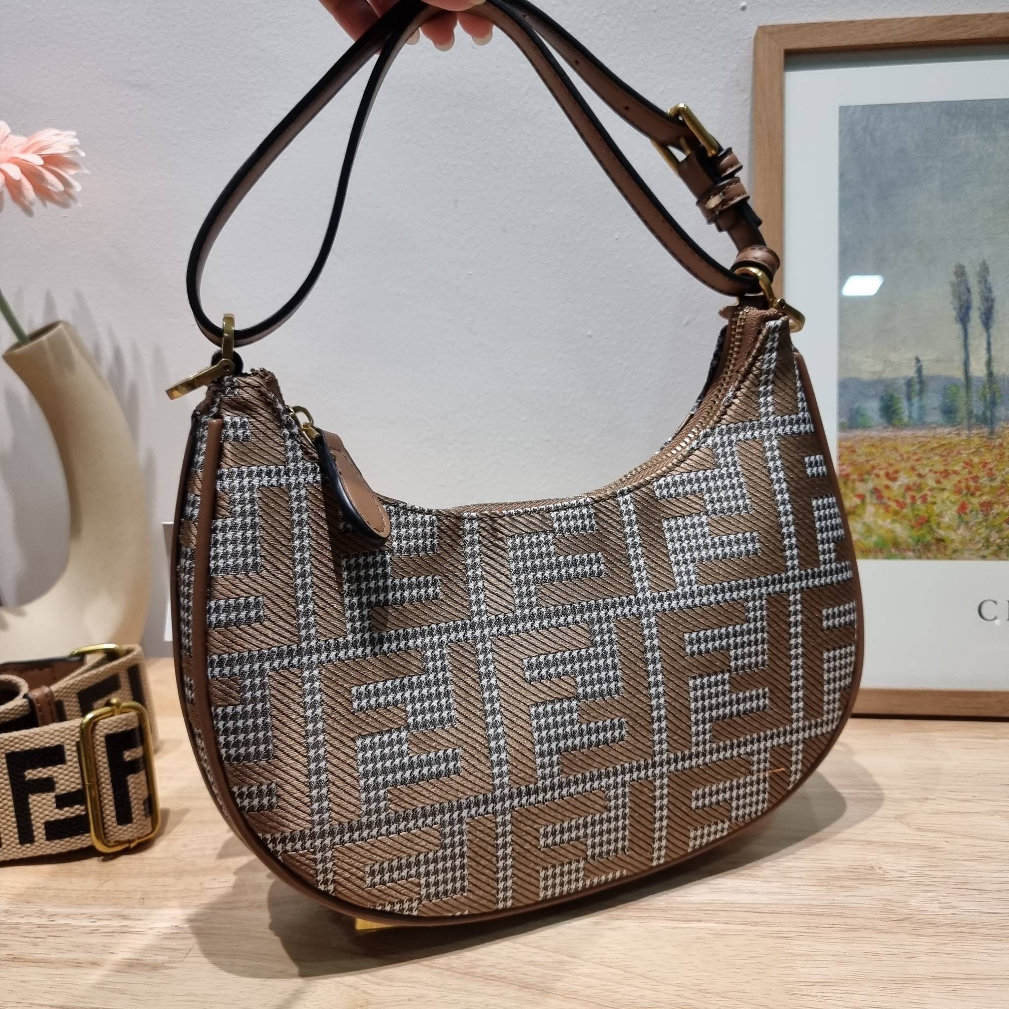 Fendigraphy Small FF fabric bag / FENDI HOBO / FENDI MONOGRAM CROSSBODY HOBO BAG กระเป๋าสะพายข้างใหม่ล่าสุด ดีไซน์ลวดลายรอบใบ มี texture โดดเด่นน่าใช้ ดูหรูและคลาสสิคในตัว