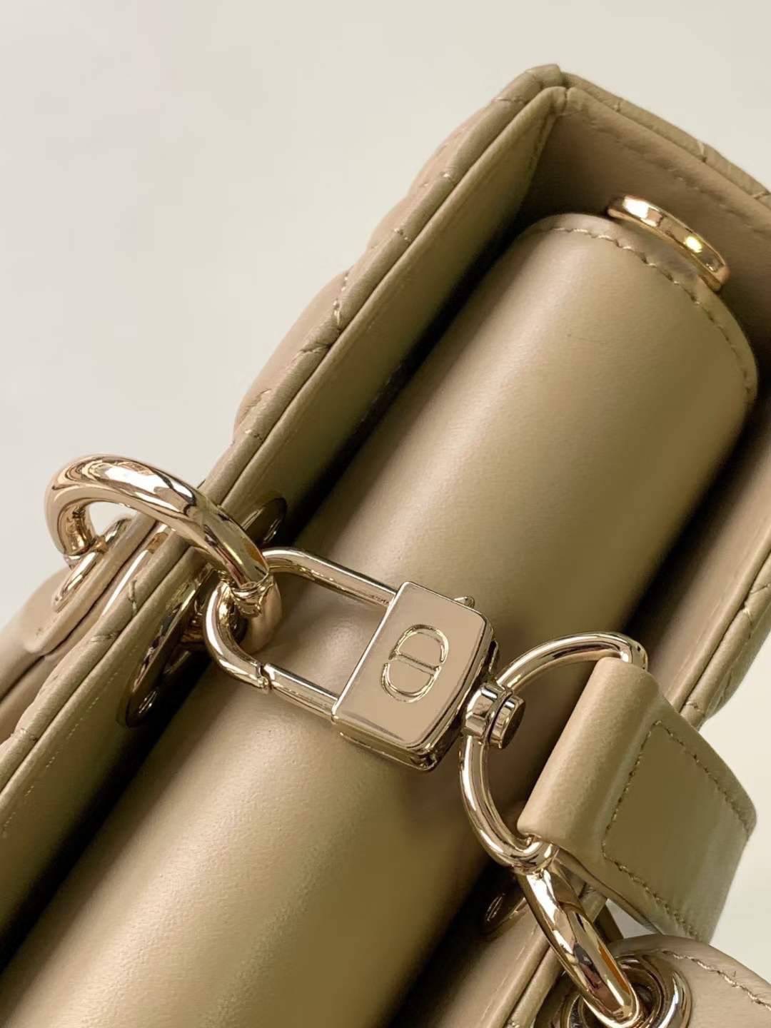 DIOR Medium Lady D-Joy Bag / LADYDIOR กระเป๋าสะพายสง่างามเหนือกาลเวลา เกรดท็อปออริ สลับแท้ 1:1