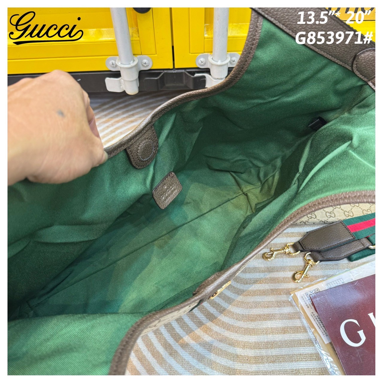 Gucci Giglio Large tote bag กระเป๋าทรงสะพายทรงโท้ทใบใหญ่ ดีไซน์ใหม่ล่าสุด สวยหรู่เท่มาก มาพร้อมใบเล็กเข้าเซ็ท พร้อมสายสะพายยาวเขียวแดงเป็นเอกลักษณ์ ภายในโล่งกว้าง