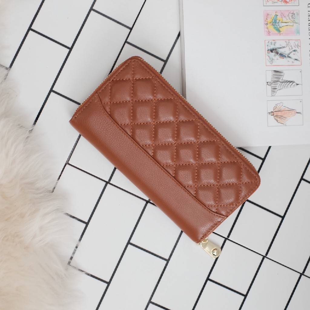 กระเป๋าสตางค์ Size ยาว ซิปรอบ สวยรับเงินมากใบนี้ คอนเฟิร์ม 💵💵 ใครกำลังหากระเป๋า size ห้ามพลาดนะคะ หนังสวยจริงๆ หนังวัวแท้ ตีตาราง นิ่ม ฟู ใช้หนังเกรดดีที่สุด สวยมาก KEEP • Super Rich ( Long )• กระเป๋า สตางค์ขนาดยาว ซิปรอบ ภายใน จุของคุ้ม ใ