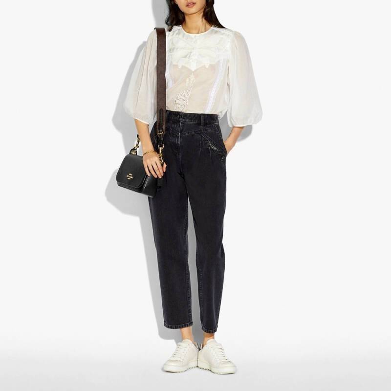 COACH SMALL JES MESSENGER WITH SIGNATURE CANVAS STRAP(COACH F77979)🌺 ทรงนี้ สวยมากจริงๆ ฮิตมากๆตลอดกาล //สะพายข้างฝาปิด ล็อคด้วยแม่เหล็กแน่นหนา รุ่นนี้สวยมาก >>วัสดุหนังแท้เต็มใบ หนังสวยคุณภาพดีมากๆ ยิ่งใช้ หนังยิ่งสวย>>สายสะพายถอดได้ 