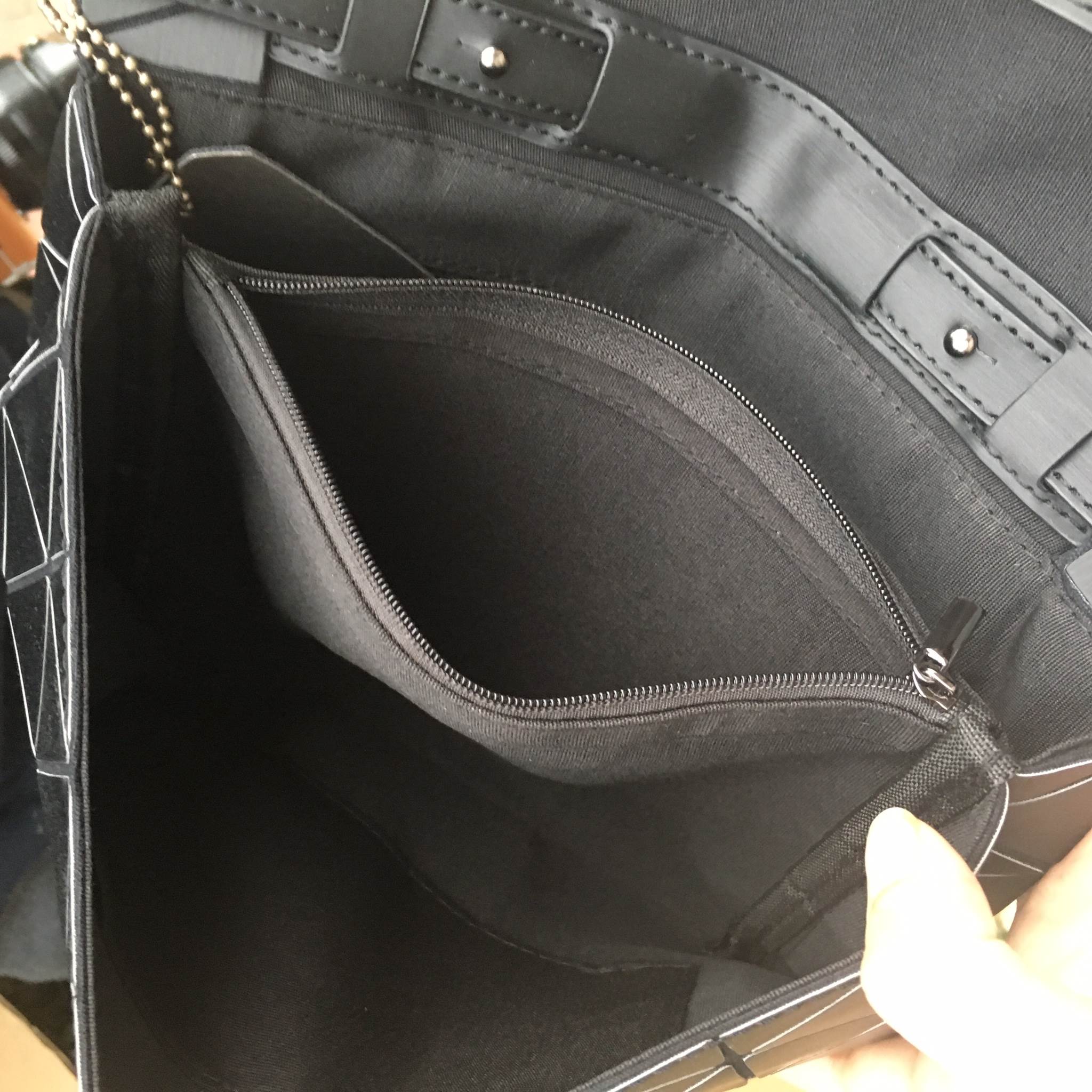 รุ่นใหม่ขายดี !!David jones Clutch bag with strap สี Matte black color 🌼 กระเป๋าสะพาย ปรับเก็บสายถือเป็น clutch bag ได้คะ ขนาดกะทัดรัด ใส่กระเป๋าตังค์ มือถือ iphone 6 plus ได้คะ น้ำหนักเบา เข้ากับชุดได้ง่าย ถือ สะพาย ออกงานParty ได้สบายเลย ใบนี้ Do