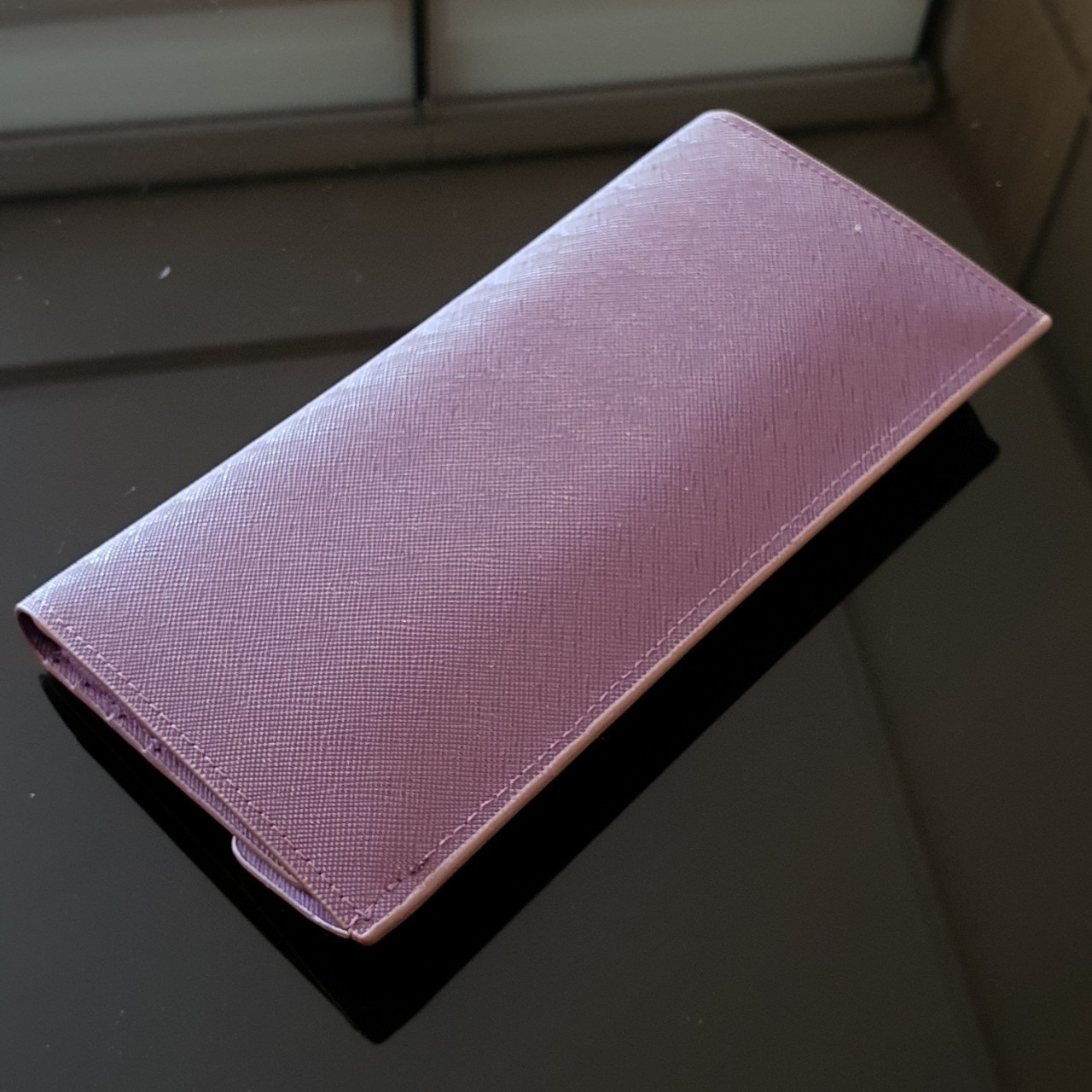 PRADA LONG WALLET กระเป๋าสตางค์รับทรัพย์ ทรงหรู จากแบรนด์ PRADA ลายหนัง SAFFIANO มีช่องใส่บัตร ถึง 12 ช่อง และช่องซิปใส่ของจุกจิกได้ น้ำหนักเบา จับถนัดมือ ขนาดกำลังดีคะ ถือแล้วดูดี อะไหล่ทองสุดหรู ใช้แล้วสวยแน่นอนค้า