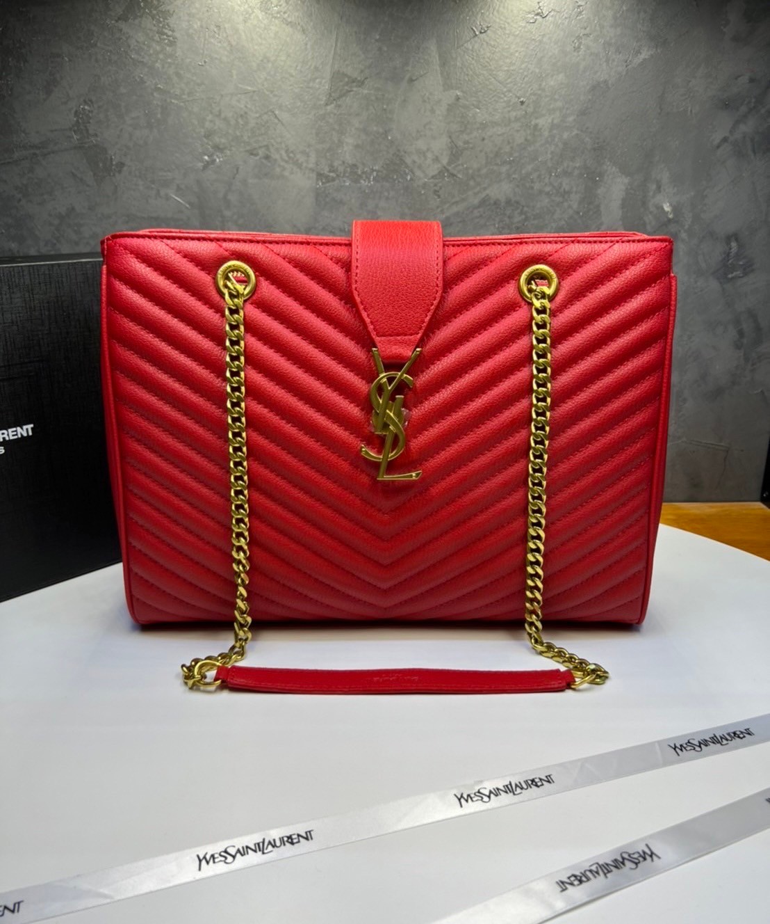 หนังแท้ Saint Laurent YSL Monogram Shopping Large Tote Bag กระเป๋าทรงช้อปปิ้งใบใหญ่ จุของได้เยอะ ภายในแบ่ง 2 ช่อง พร้อมซิปช่องกลาง ภาพสินค้าถ่ายจากงานขายจริง ใช้งานต่างประเทศได้