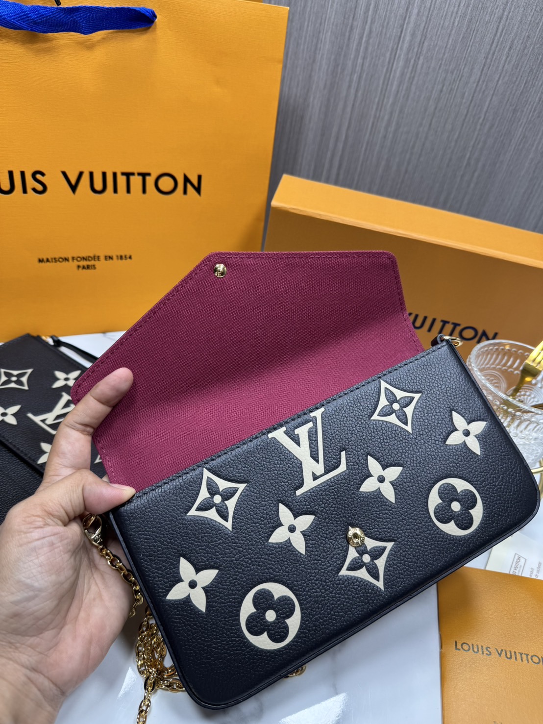 OP ORI หนังแท้ | LV Felicie Pochette bag in soft Monogram Empreinte leather กระเป๋าสะพายทรงพอชขนาดกะทัดรัด หนัง Monogram Empreinte เนื้อนุ่มประทับลาย Monogram สุดไอคอนิก