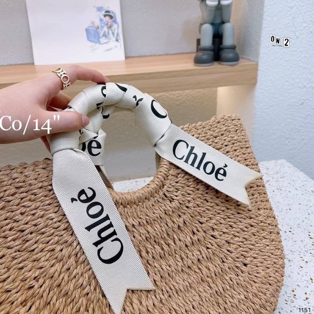 Chloe Straw Handbag Summer Beach Weave / CHLOE woody basket กระเป๋าสานสไตล์มินิมอล ซับในผ้าอย่างดี มาพร้อมผ้าผูกหูกระเป๋า สวยลงตัวรุ่นนี้ไม่ควรพลาดน้า สวยปังไม่ไหว