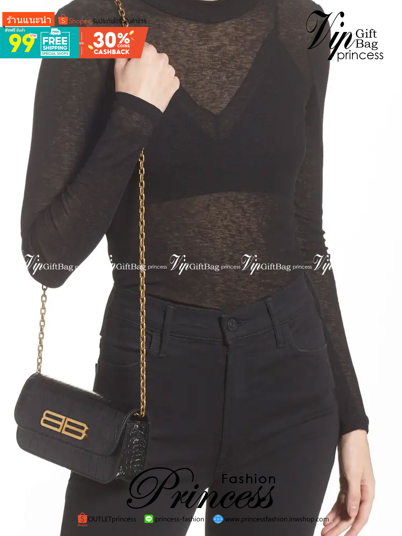 BALENCIAGA BB Logo Crocodile Embossed Leather Wallet on Chain กระเป๋าสะพายขนาดมินิน่ารัก หนังสวยลาย Croc พร้อมสายสะพายโซ่ปั้มแบรนด์ BB สวยหรูมากค่ะ เป็นดีไซน์ที่สามารถใช้ได้นาน ๆ เข้าได้กับทุกลุคอีกด้วยนะ