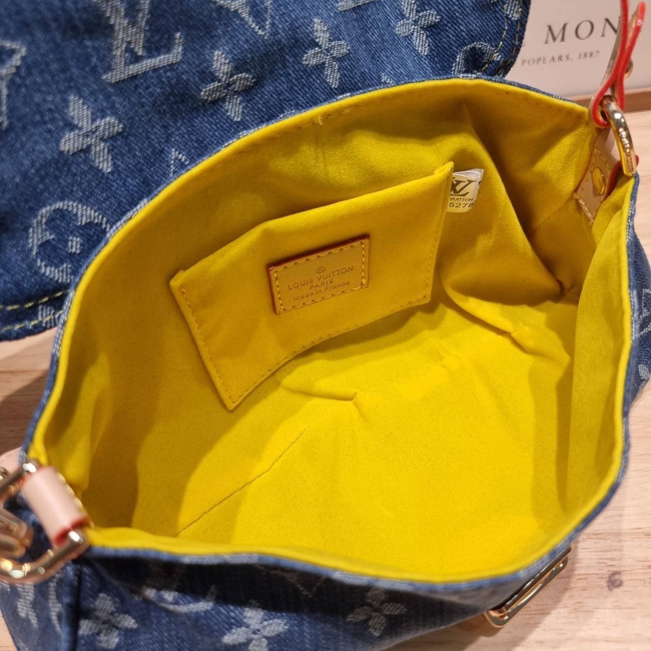 LV mini pleaty denim bag / LV Denim Pochette Bag ฮอตตัวแม่แบบฉ่ำ กับกระเป๋าสะพายไหล่ แรร์ไอเท็มที่สาวๆตามหา ดีไซน์เดนิมสวยโดดเด่น รูปทรงวินเทจ
