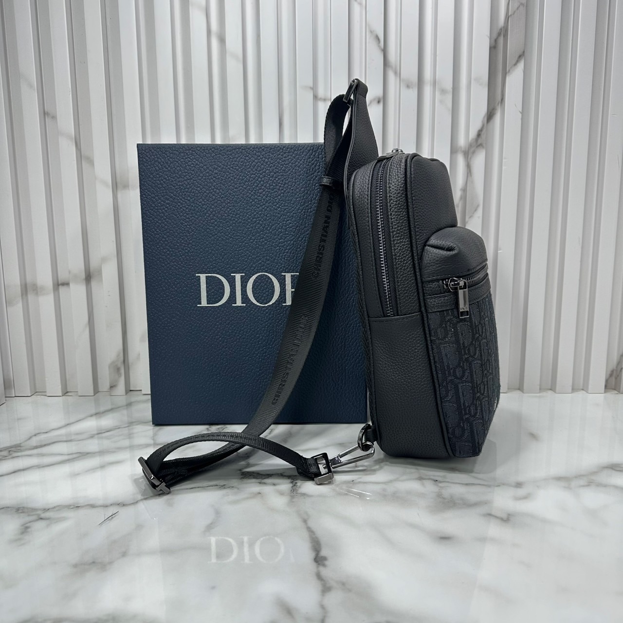 DIOR Sling Bag Rider 2.0 Oblique jacquard fabric กระเป๋าสะพายคาดอก หนังแท้ แคนวาสแท้ สง่างามเหนือกาลเวลา มีไว้ไม่มีเอาท์ ท่านชายควรมีมากค่ะ