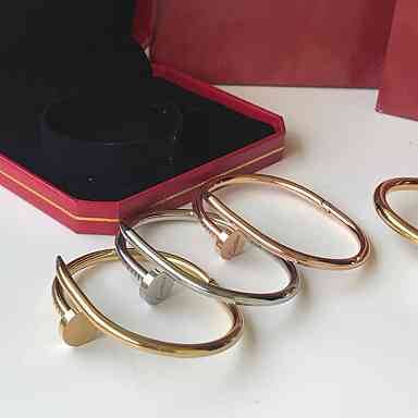 Cartier JUSTE UN CLOU BRACELET กำไลข้อมือตะปู งานดีสุดเกรดออริจินิล วัสดุคุณภาพดี ไม่ลอกไม่ดำ กล่องตามแบบ งานปั้มครบตามรูปเลยค่ะ