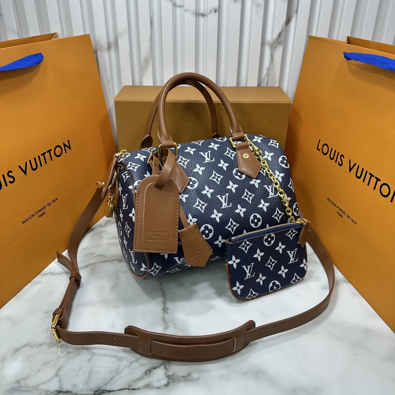 ORI หนังแท้ | LV Speedy P9 Bandoulière 25 Bag กระเป๋าสะพายทรงหมอนสปีดี้ คอลใหม่ล่าสุดหรูหราโดดเด่น รูปทรงใช้งานง่ายสวยตลอดกาล ใช้ได้กับทุกลุค ทุกโอกาส ภายในโล่งกว้างมาก ใส่ของสำคัญได้ครบแน่นอนจ้า