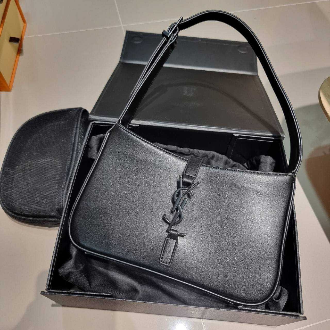 YSL le 5 À 7 in shiny leather bag กระเป๋าสะพายไหล่ตัวแม่ คลาสสิค ดีเทลหรู สวยครบทุกมุม ตอบโจทย์สาวๆทุกไลฟ์สไตล์
