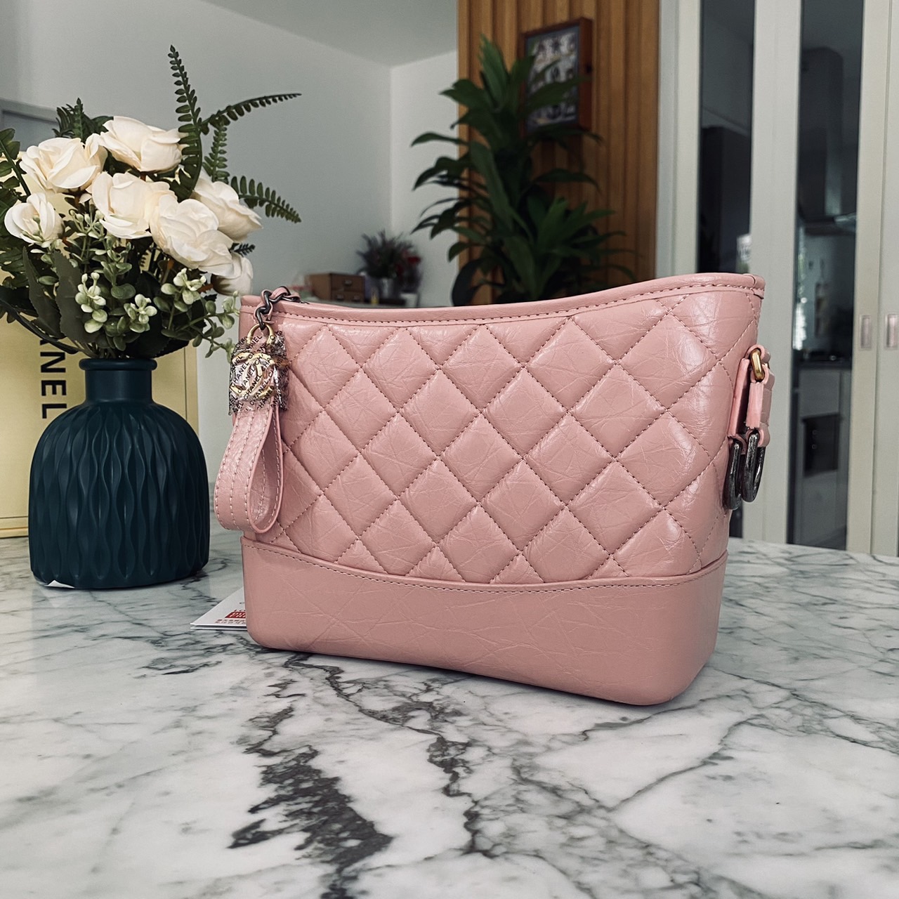 CHANEL Gabrielle Bag กระเป๋าสะพายซิกเนเจอร์สวยคลาสสิค สีชมพูพาสเทล ดีไซน์ไม่เหมือนใคร เป็นเอกลักษณ์ ใช้งานได้หลากหลาย สะพายได้ไม่ซ้ำ