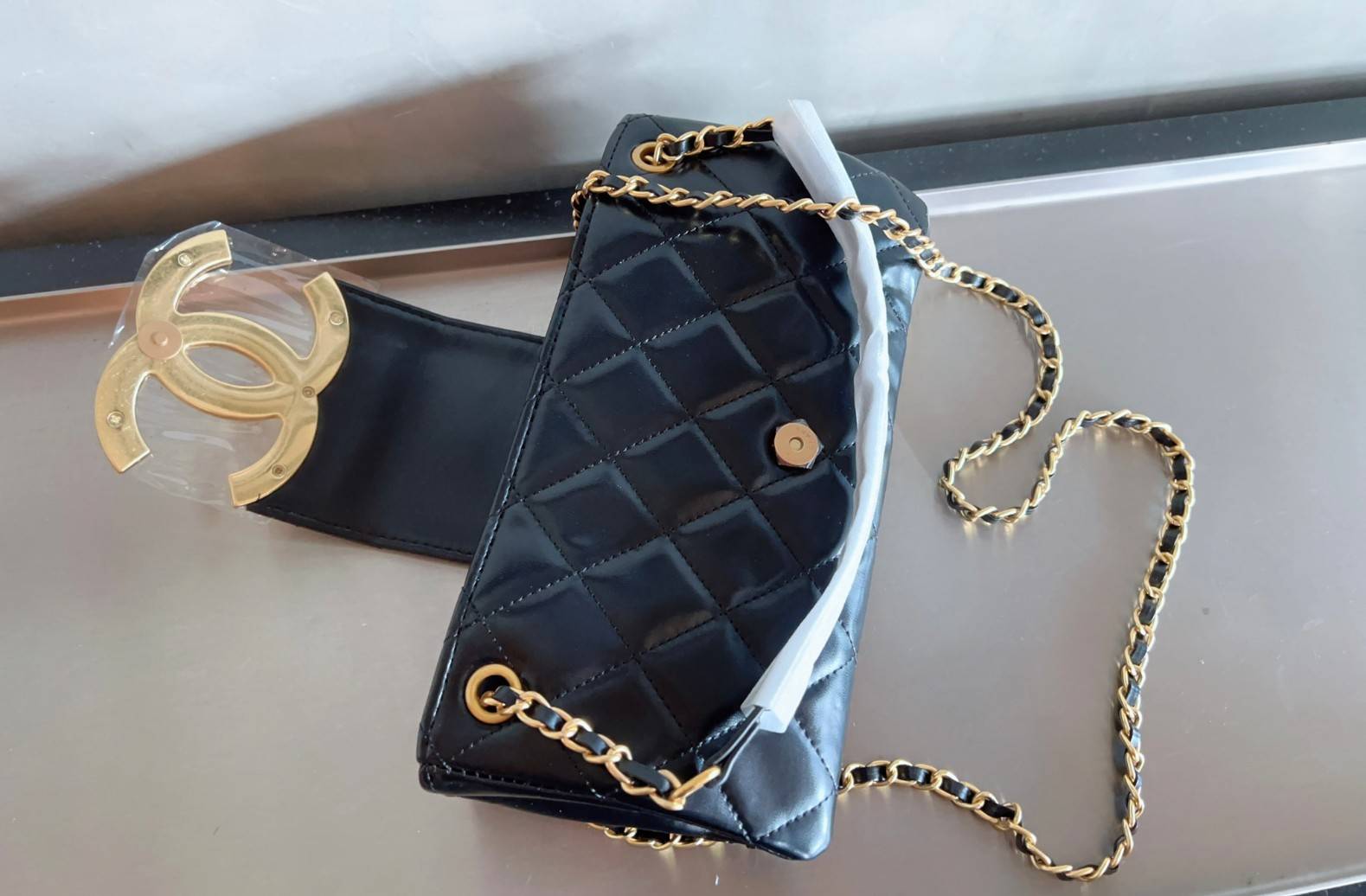 Chanel 24C bag / CHANEL WITH CHAIN / CHANEL Casual Style กระเป๋าสะพายหนังนิ่มลื่นเงาสวย