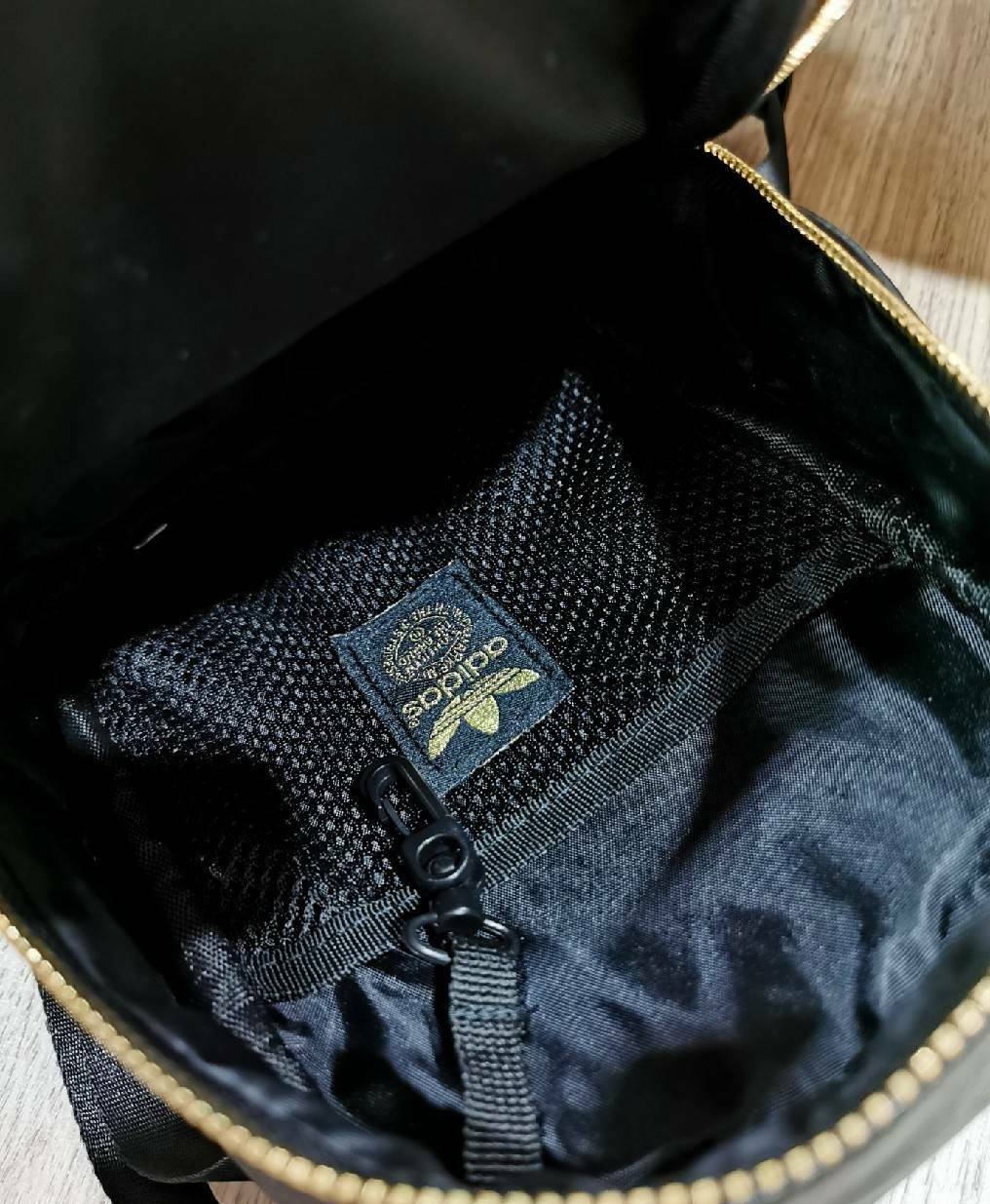 ADIDAS MINI BAGPACK กระเป๋าเป้สไตล์ Sport ขนาดมินิ กำลังน่ารัก น้ำหนักเบา ด้านหน้ามีโล้โก้และช่องซิป เปิดปิดด้วยซิปสะดวกใช้หัวซิปแบรนด์ ภายในมีโลโก้และช่องใส่ของ มีหูจับถนัดมือ สายสะพายเลื่อนปรับระดับได้ freesize ไอเท็มใหม่ดีไซน์สุดฮิต พร้อมส่งที่ไทยในราค