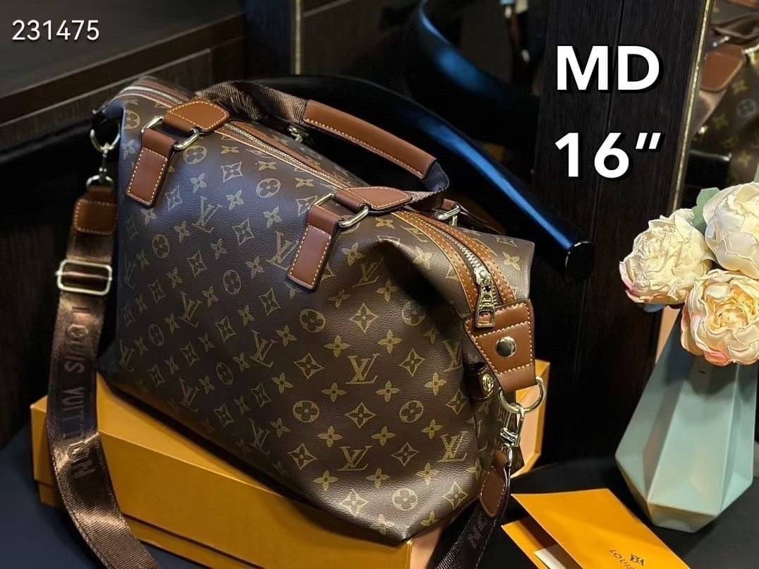 LV KEEPALL Monogram Canvas Bag 40cm กระเป๋าเดินทางสุดคลาสสิค ขนาดจุใจพิมพ์ลายโมโนแกรมแคนวาส ไอเท็มที่จะทำให้การเดินทางไม่ธรรมดาอีกต่อไป ด้วยดีเทลความเป็นเอกลักษณ์ เรียบแต่หรู
