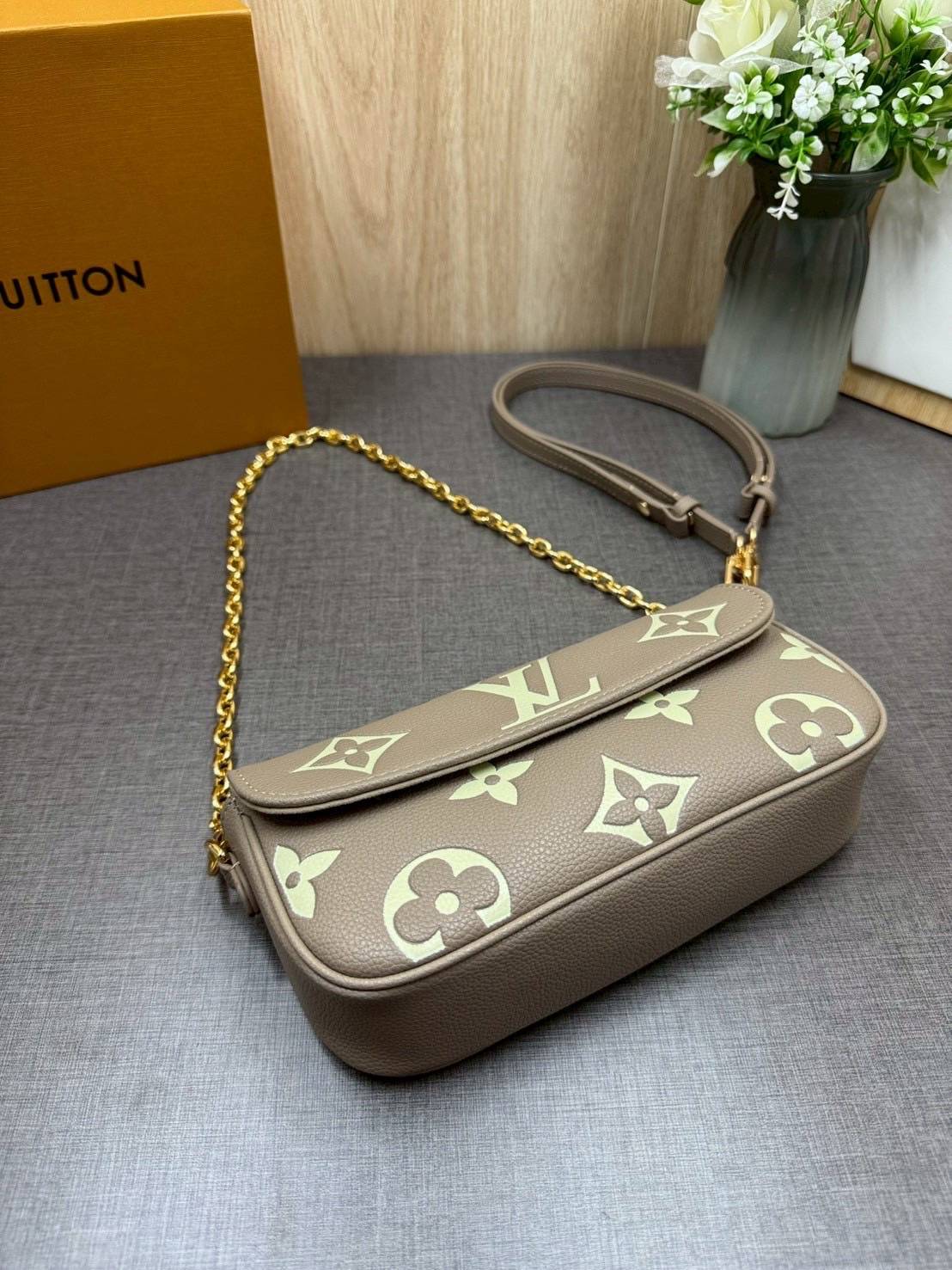 ORI หนังแท้ | LV Ivy chain wallet Bag กระเป๋าสะพายใบเล็ก ดีไซน์กระเป๋าสตางค์โซ่ โดดเด่นด้วยลาย Monogram Reverse Canvas เอกลักษณ์ของ Maison มอบลุคใหม่สดใส