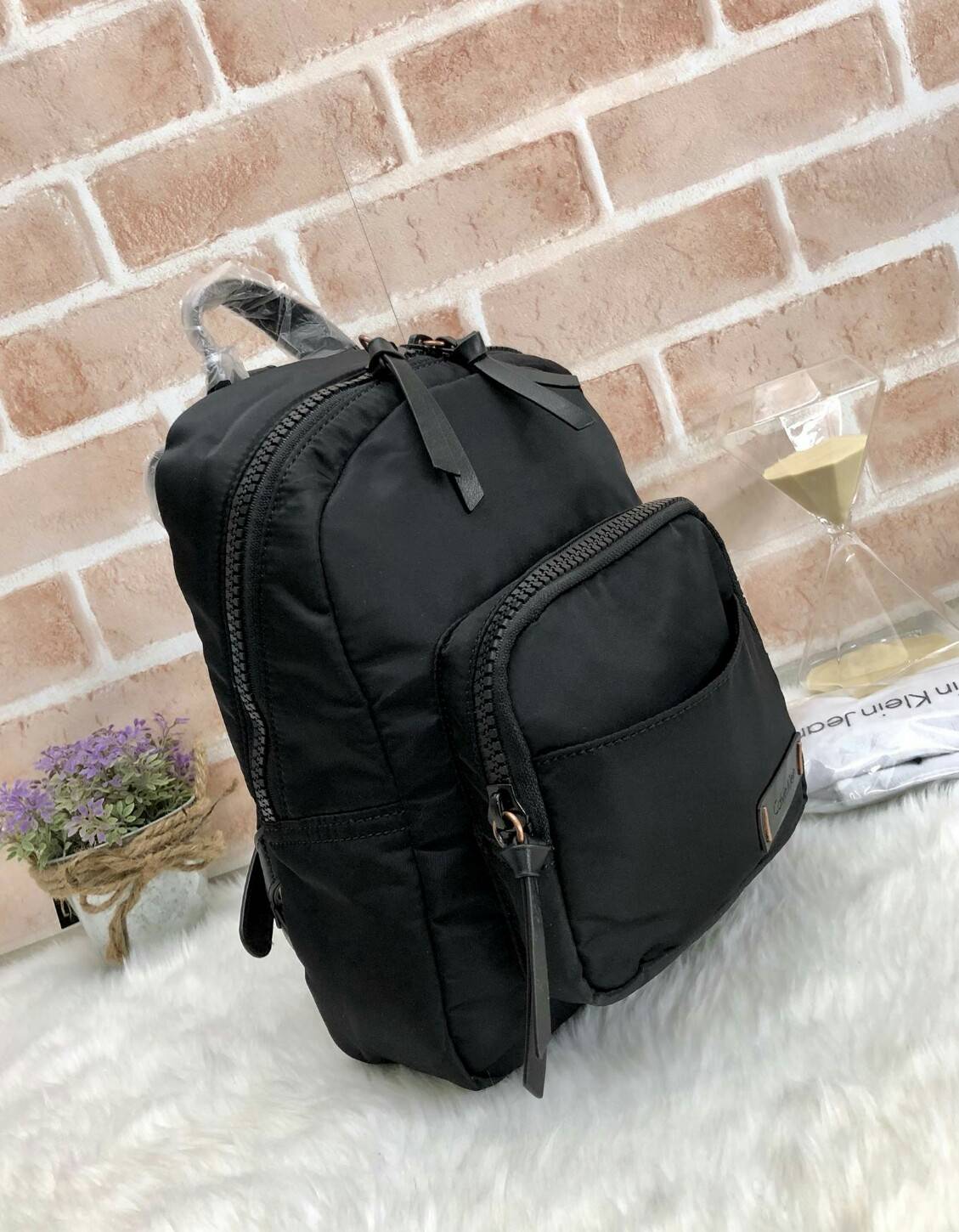 Calvin Klein Nylon Mini Backpack - New arrival !!! กระเป๋าสะพายหลัง วัสดุ nylon คุณภาพดี เนื้อผ้าลื่นแวว - ด้านหน้าติดโลโก้แบรนด์ มีช่องใส่ของจุกจิก 2 ช่อง - เปิดปิดกระเป๋าด้วยซิปคู่ ที่จับเป็นหนัง ช่องหลักภายใน โล่งกว้าง จุได้เยอะค่ะ