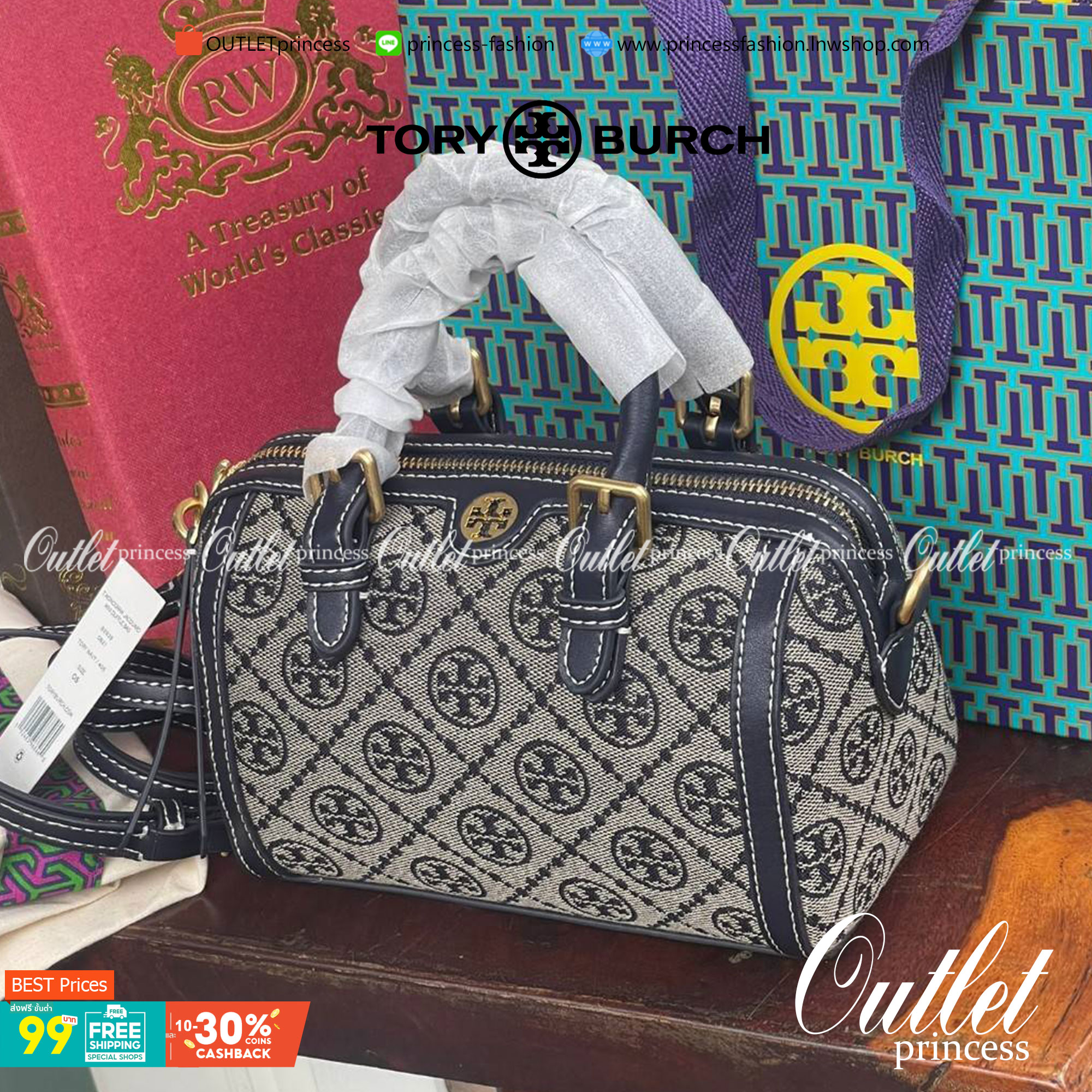 small: Tory burch T Monograme Jacquaed Mini Duffle Bag เป็นทรงกระเป๋าที่มีความฮอตฮิตตลอดกาล ด้วยรูปทรงคลาสสิคและเหมาะใช้งานเข้ากับทุกสถานการณ์ ไม่ว่าจะเป็นกระเป๋าสะพายไหล่ เพิ่มความคล่องตัวและเข้าได้กับทุกลุค ไม่ว่าจะเป็นวันสบายๆ หรือวันที่ต้องออกไปทำกิจก