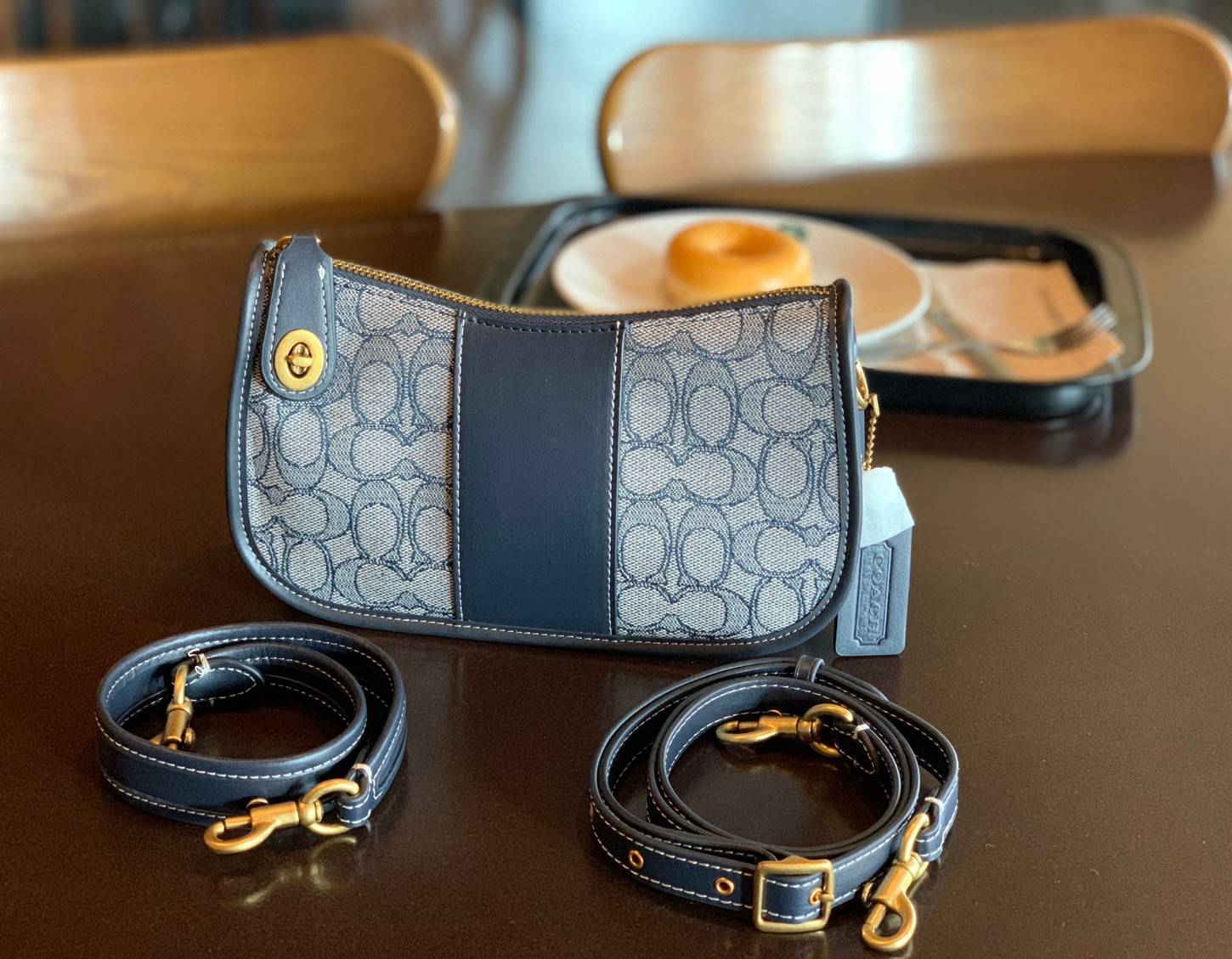 COACH SWINGER BAG IN SIGNATURE JACQUARD ((C0721))