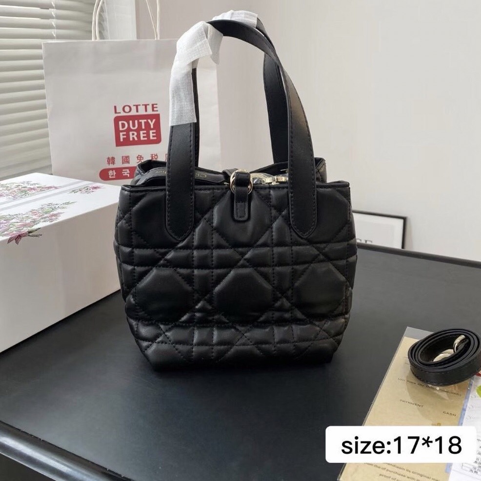 Dior Small Dior Toujours vertical tote bag 18cm กระเป๋าสะพายทรงบัคเก็ตไซส์ใหม่กะทัดรัด คลาสสิคหนังสวยหรูหราเกินราคา ดีไซน์นุ่มนวลทันสมัย