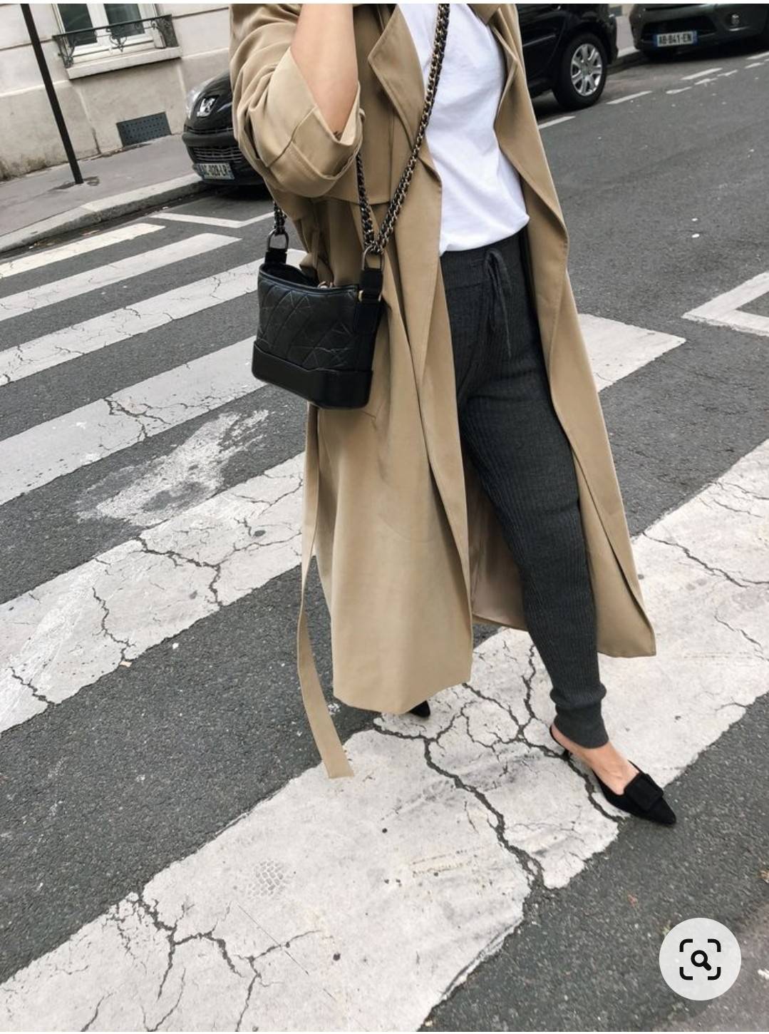 9" CHANEL SHOULDER BAG / CHANEL GABRIELLE HOBO BAG ไซส์คลาสสิค กระเป๋าสะพายข้าง/ไหล่ หนังแท้ นิ่ม หรู มาพร้อมพวงกุญแจสัญลักษณ์แบรนด์ อะไหล่พร้อมโซ่สะพายสีทองสลับสีเงินรมดำ สามารถสะพาย crossbody หรือสะพายไหล่ได้หมด สะพายแล้วขับผิวมากๆ เปิด-ปิดกระเป๋าด