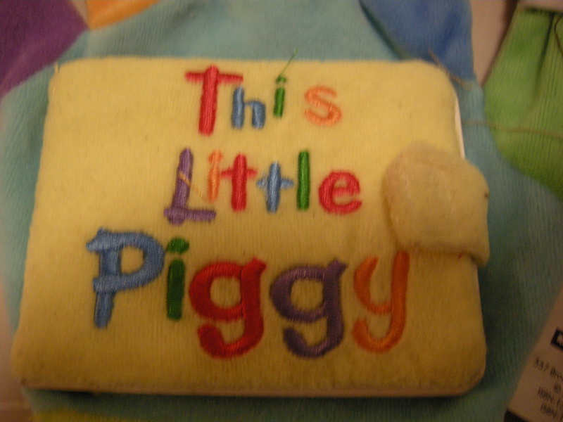 Scholastic - This Little Piggy หนังสือหุ่นนิ้วเล่านิทาน มือสอง