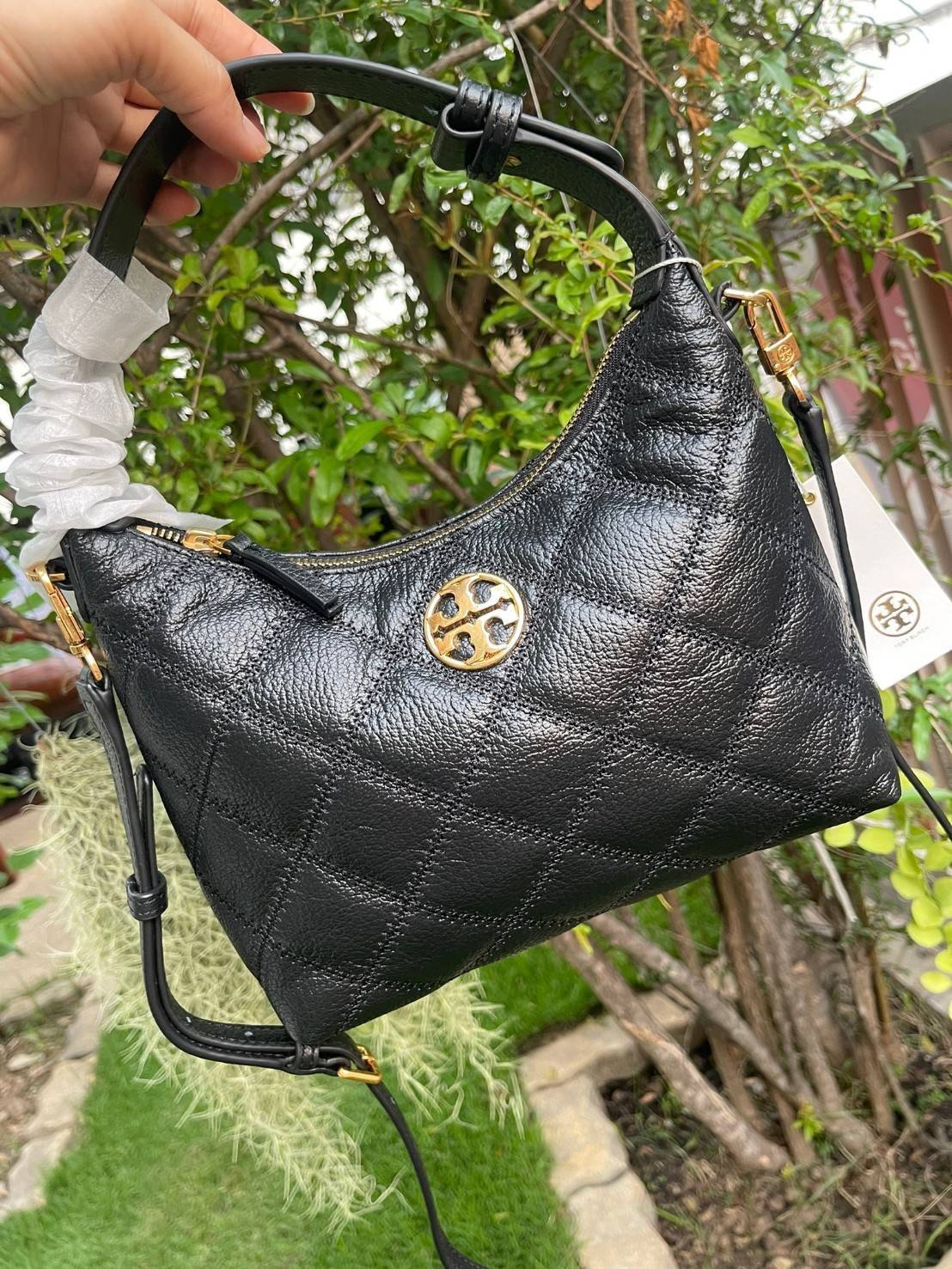 ของแท้ 💯% Tory burch new women's underarm bag single shoulder straddle bag ว่าด้วยเรื่องกระเป๋าที่สามารถสะพายไหล่ก็ได้หรือเป็นทรงบอดี้ก็ได้ มีให้เลือกหลายคอลเลคชั่นด้วยกันสำหรับคอลเลคชั่นนี้สามารถตอบโจทย์สาวใสวัยทำงานได้เป็นอย่างดี