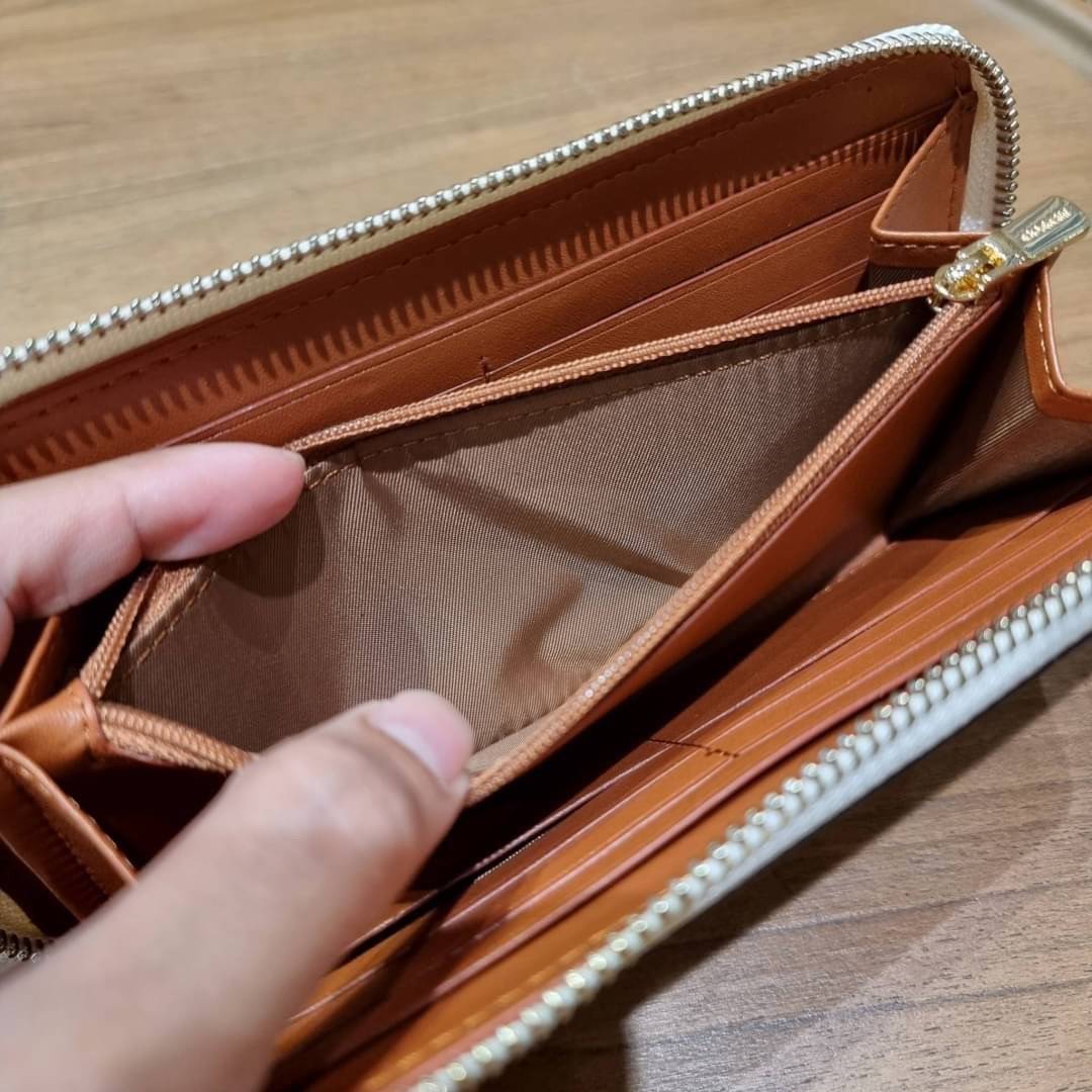 OUTLET 】COACH ACCORDION ZIP WALLET IN SIGNATURE CANVAS F86093 C3287 F98126 กระเป๋าสตางค์ใบยาว น่ารักน่าใช้