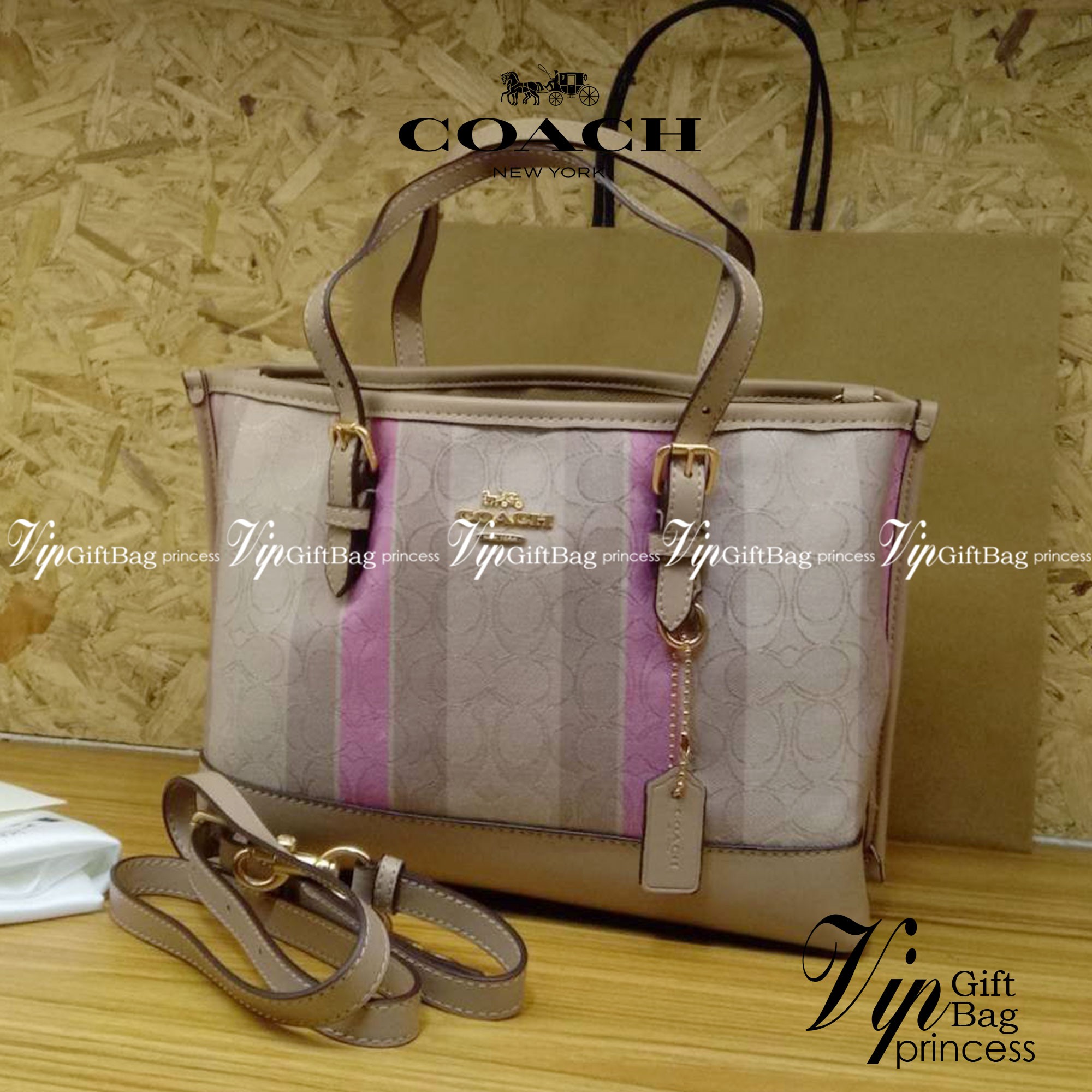 COACH Mollie Tote 25 In Signature Jacquard With Stripes พร้อมส่งที่ไทย ภาพสินค้าถ่ายจากงานขายจริง ใช้งานต่างประเทศได้