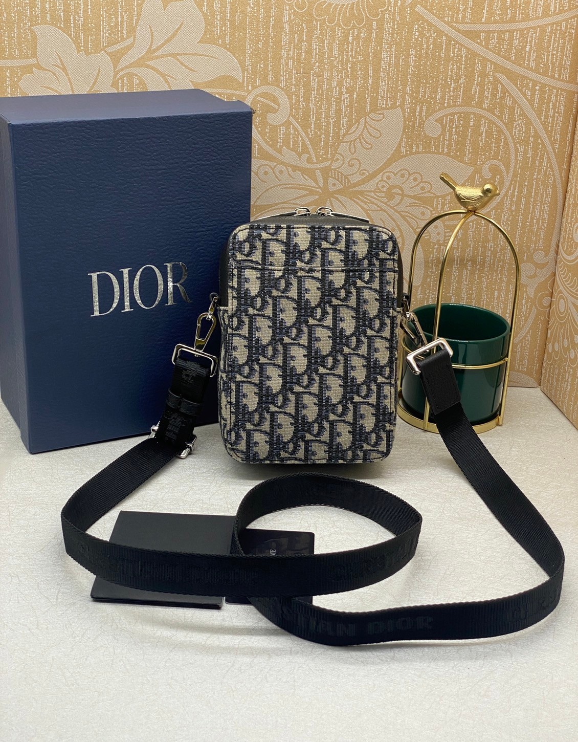Dior Phone Oblique Bag / Dior World Tour Zip Messenger Pouch Oblique เกรดออริจินอล ได้ใจหนุ่มๆไปเลยใบนี้!! หลงรักตั้งแต่แรกเห็นมีอยู่จริง!!